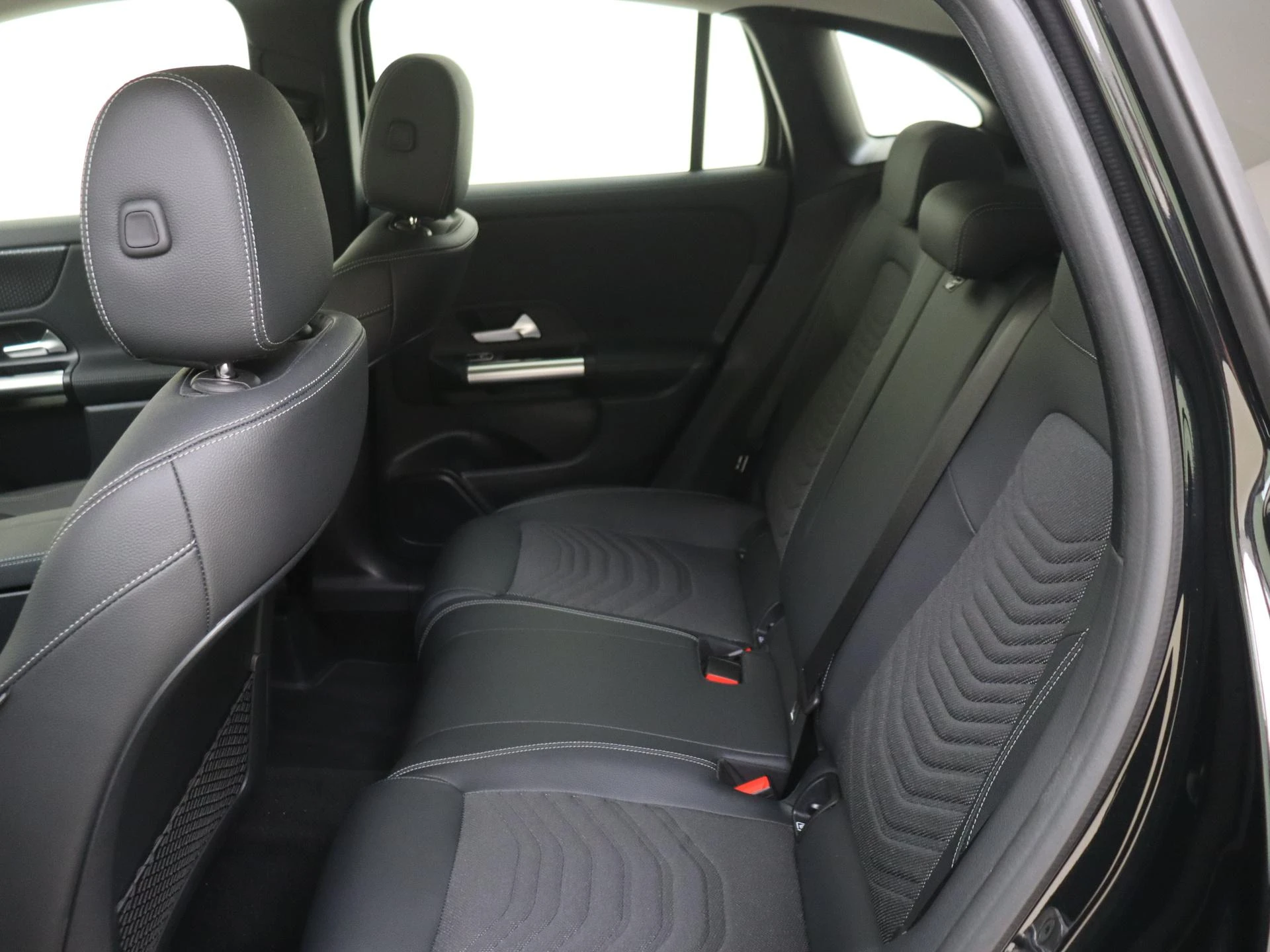 Mercedes-Benz-GLA-image-15