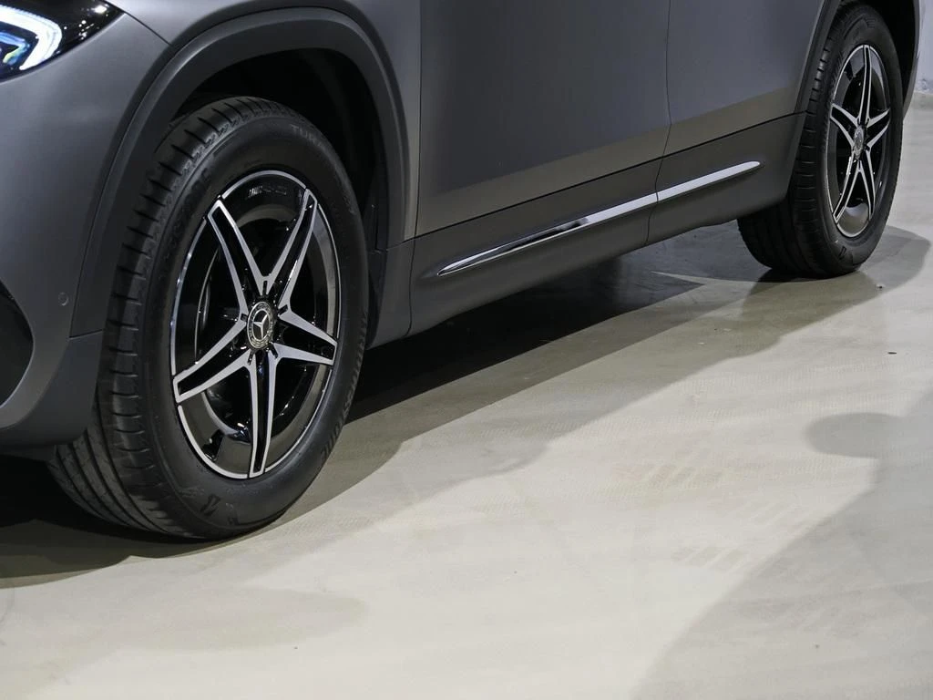 Mercedes-Benz-EQB 250+-image-6