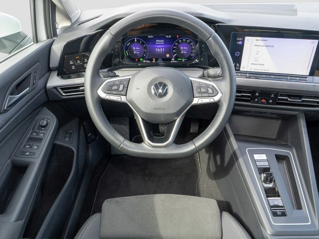 Volkswagen-Golf-image-12