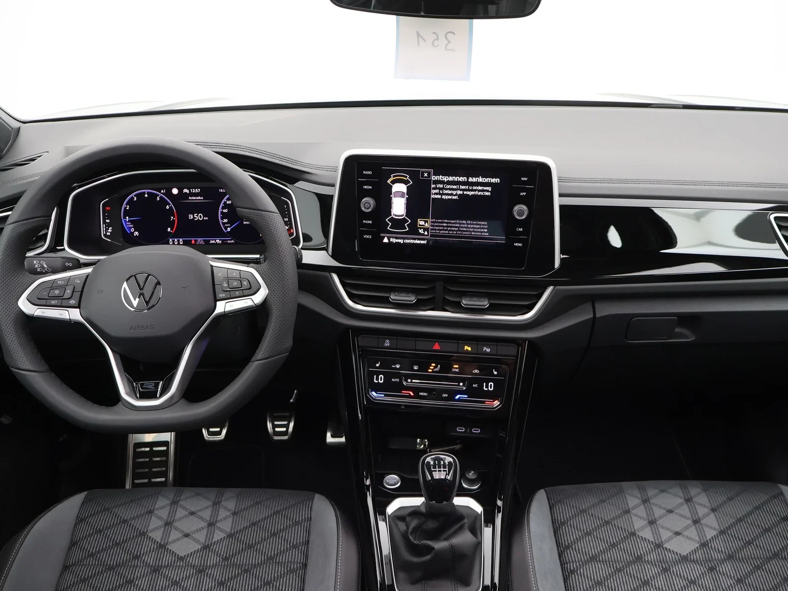 Volkswagen-T-Roc-image-11