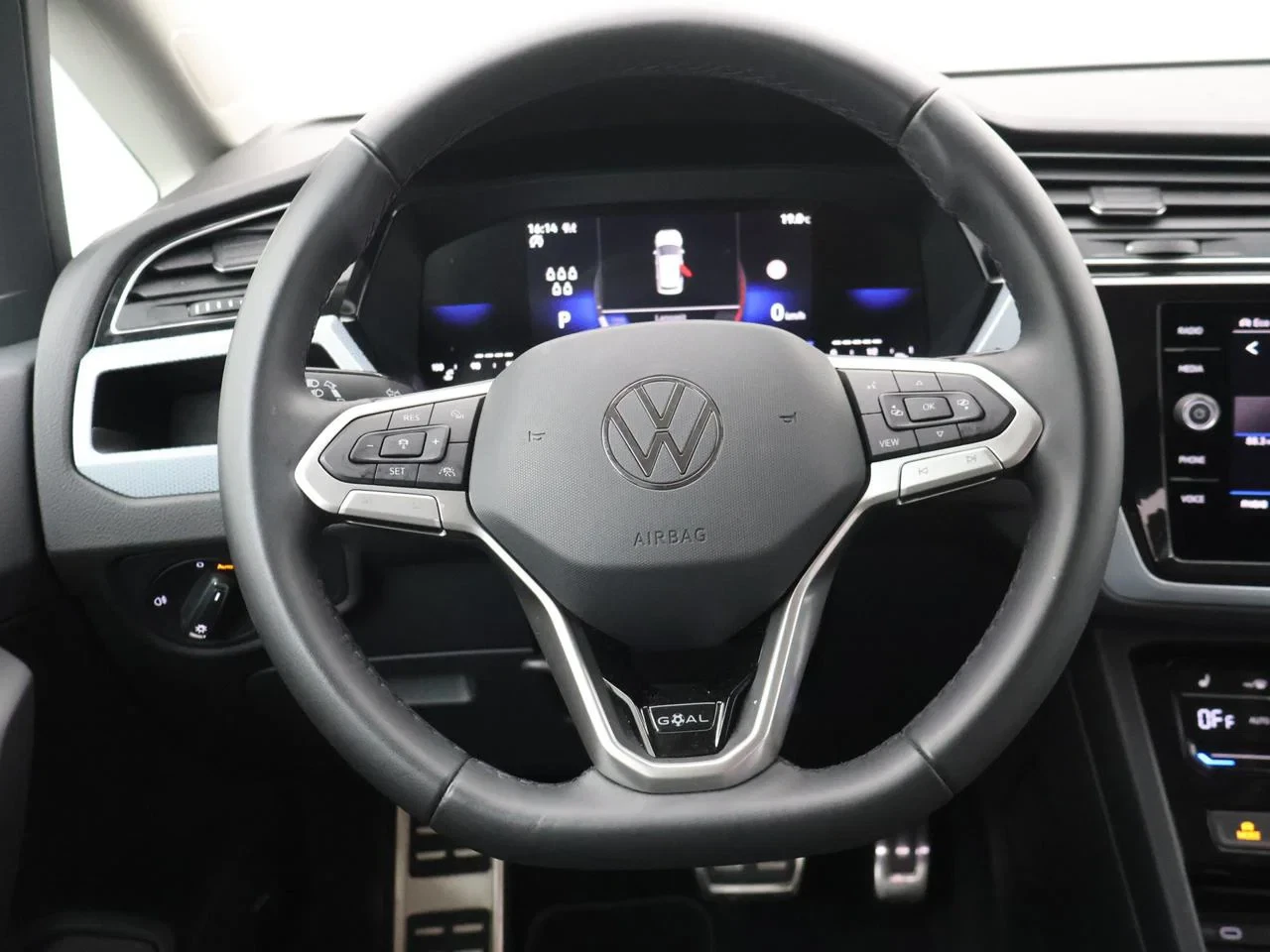 Volkswagen-Touran-image-20