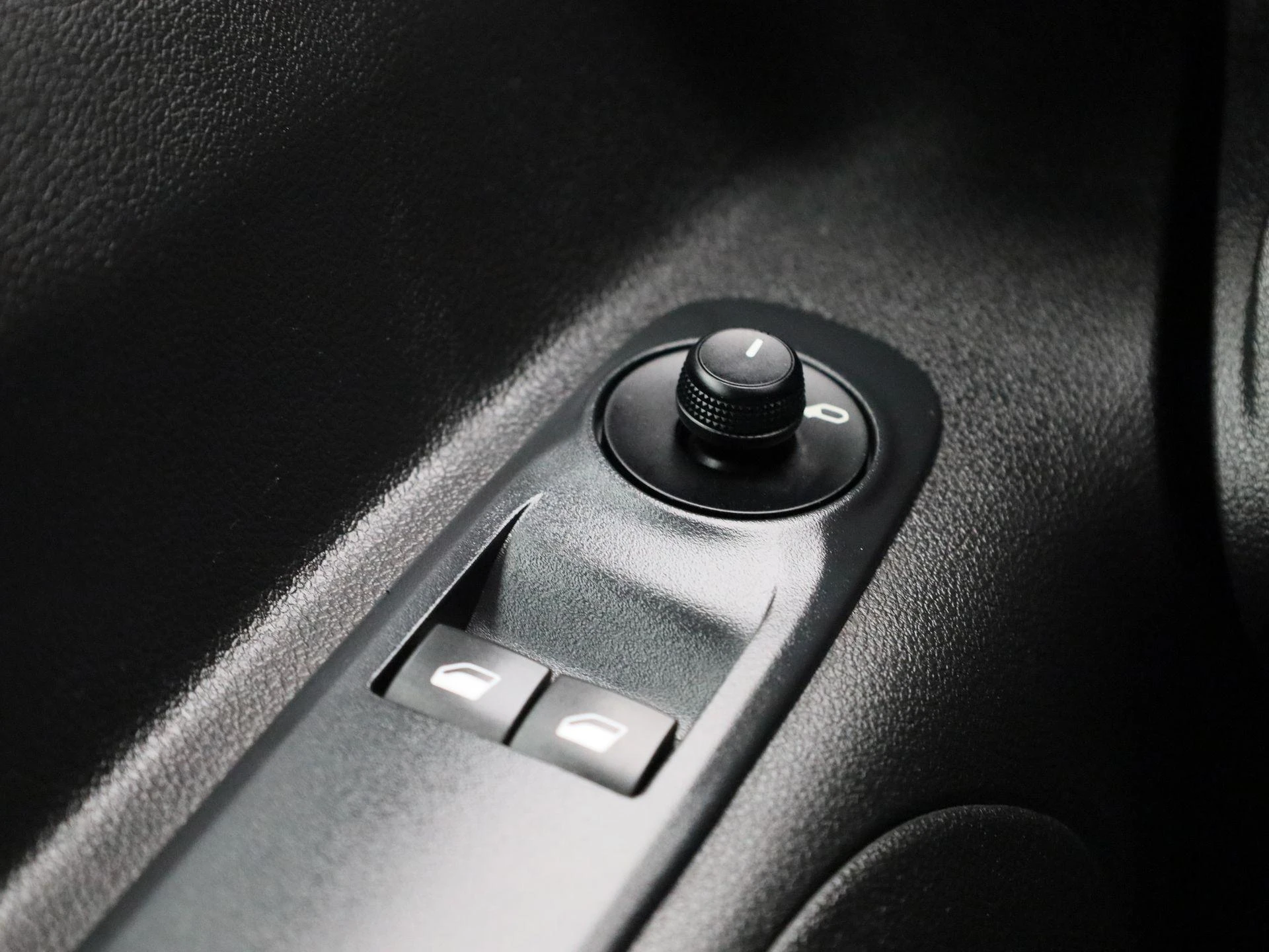 Opel-Combo Life-image-23