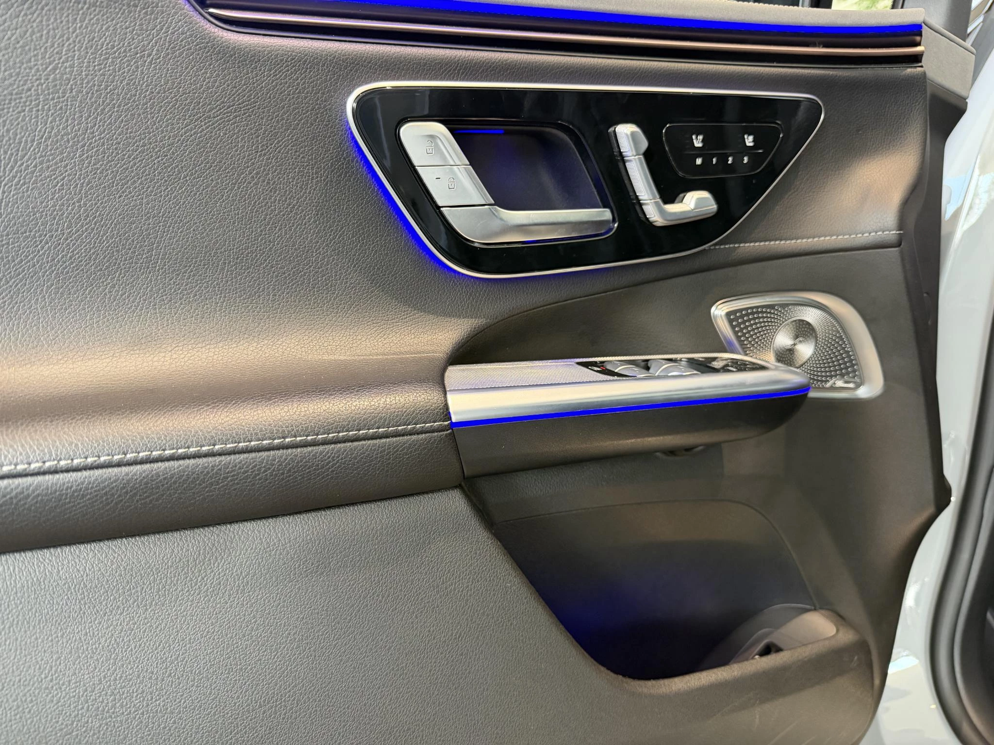 Mercedes-Benz-EQE-image-7