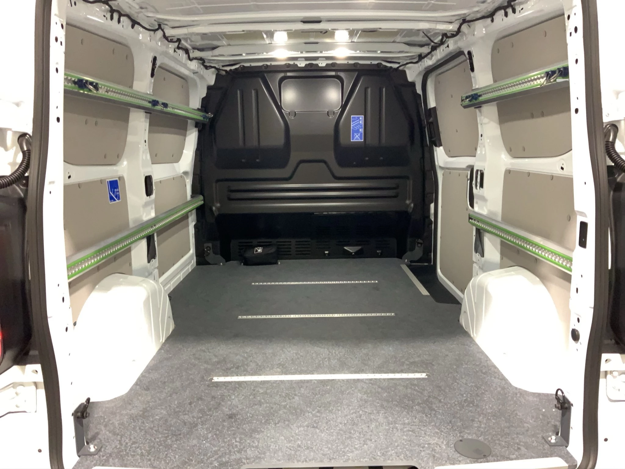 Ford Transit Custom Trend 2.5 Duratec PHEV 320 L1 CVT Kasten-LKW. 171 kW. 4-türig