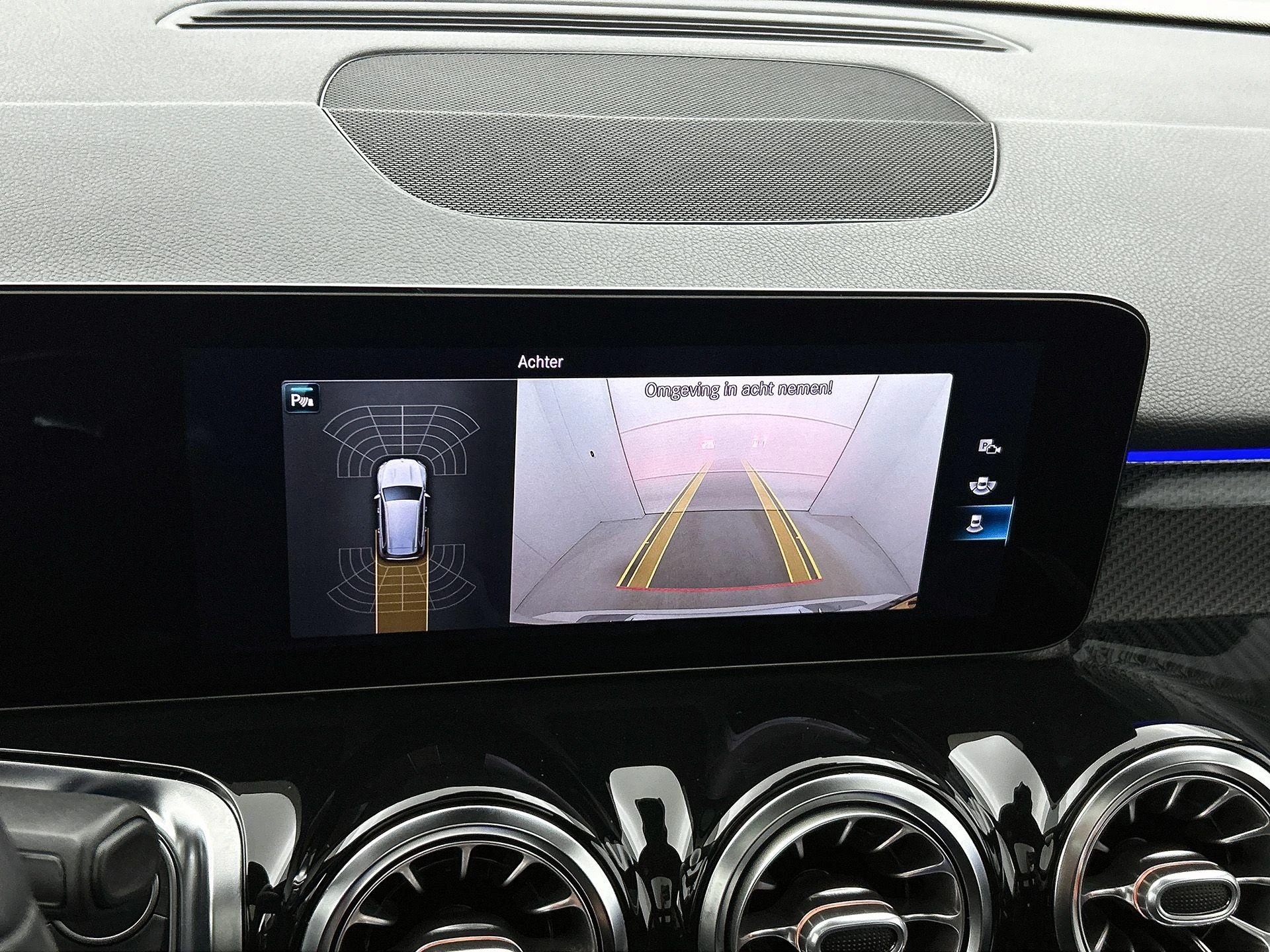 Mercedes-Benz-GLB-image-10