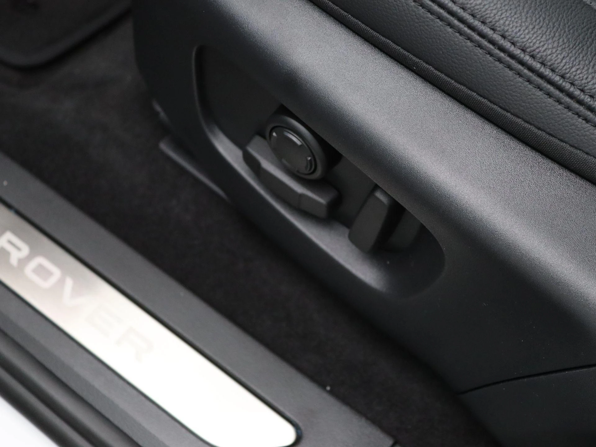 Land Rover-Range Rover Evoque-image-28