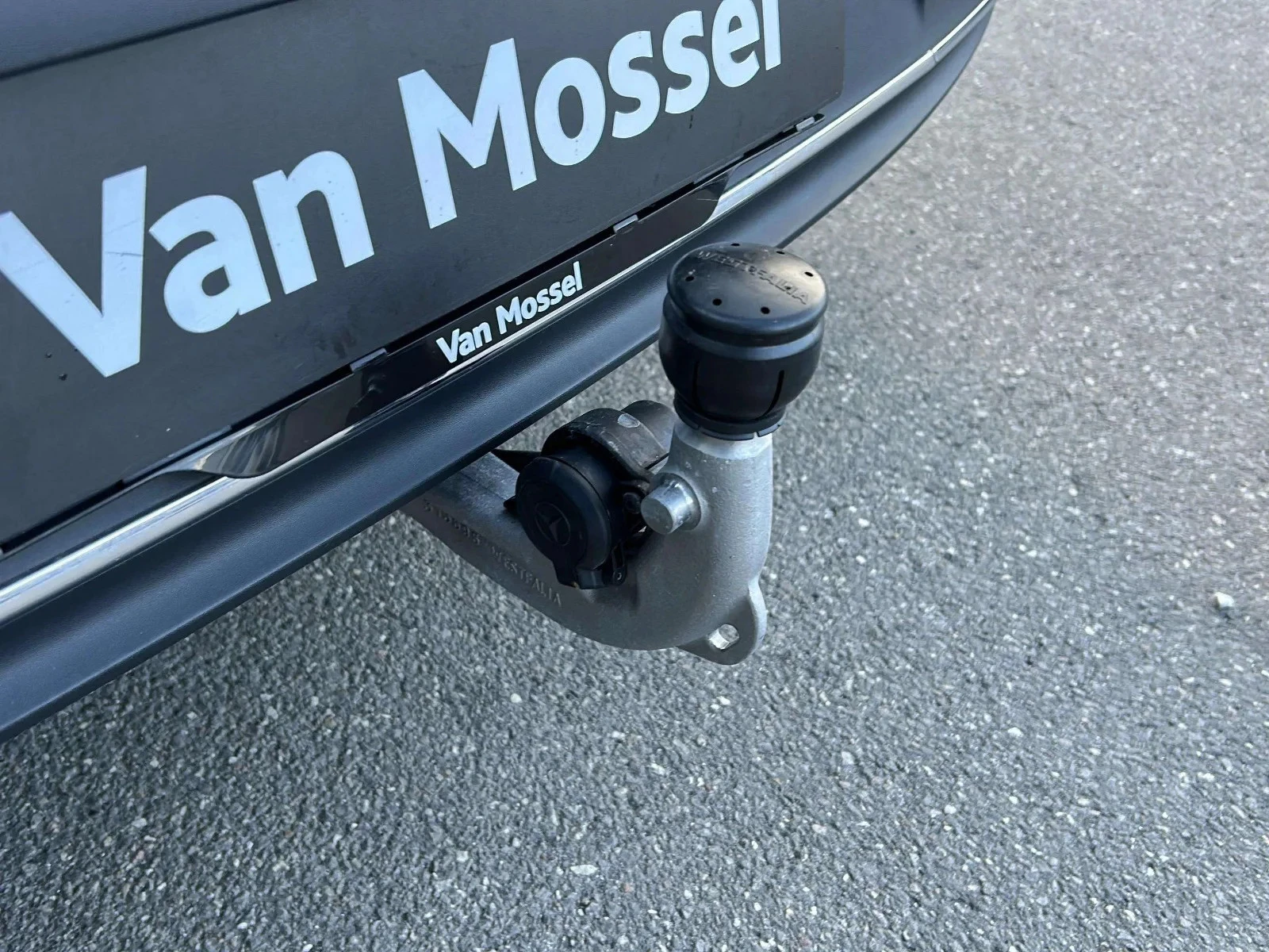 Mercedes-Benz-EQA-image-21