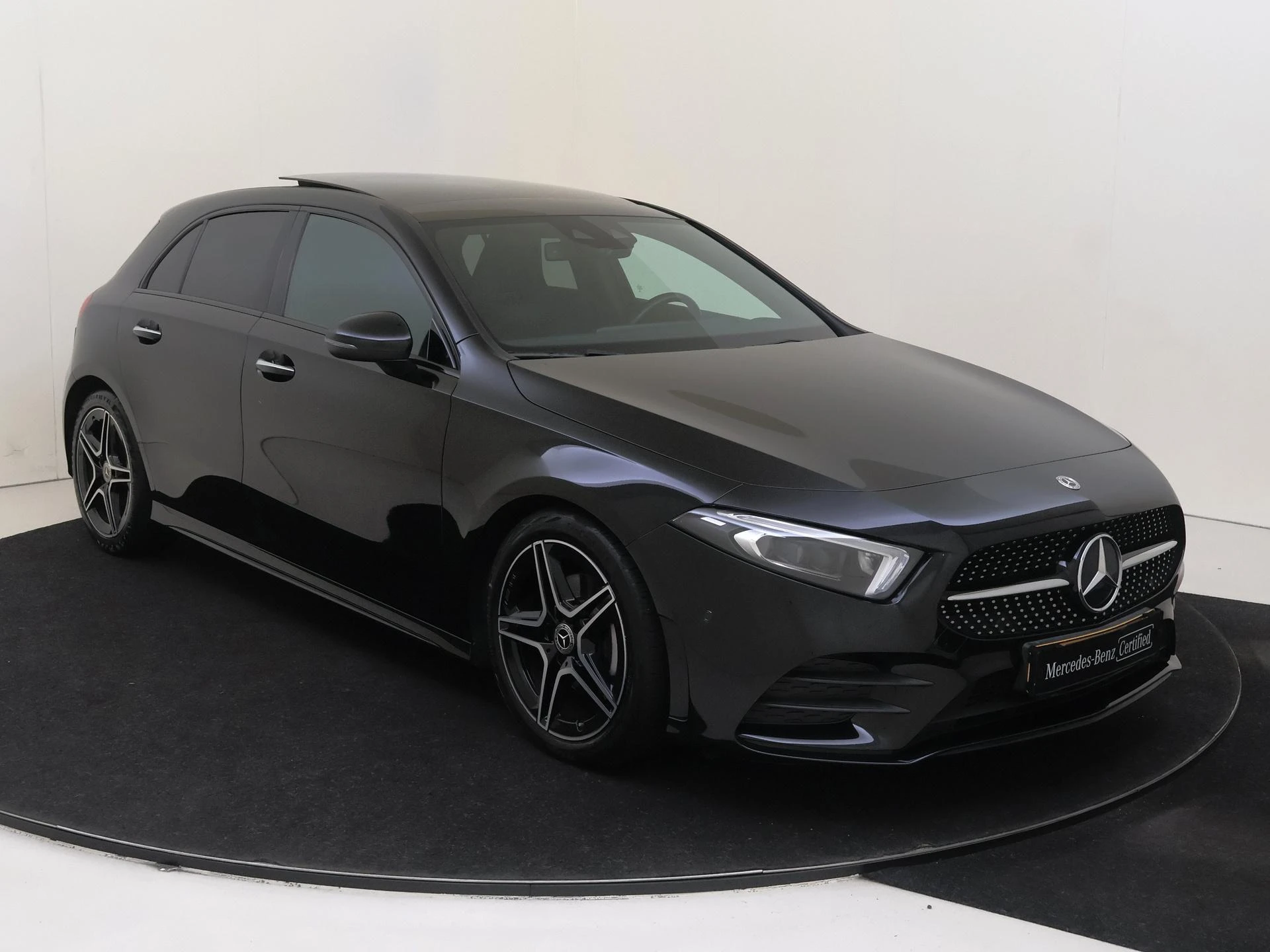 Mercedes-Benz-A-Klasse-image-1