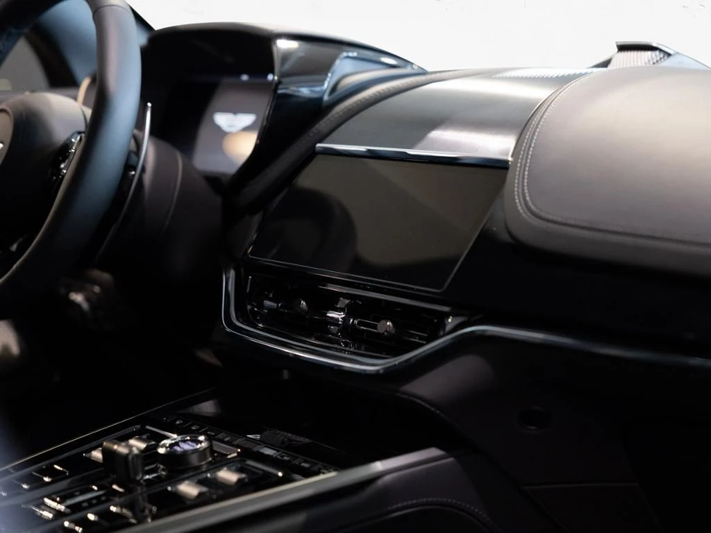 Aston Martin-DBX-image-23