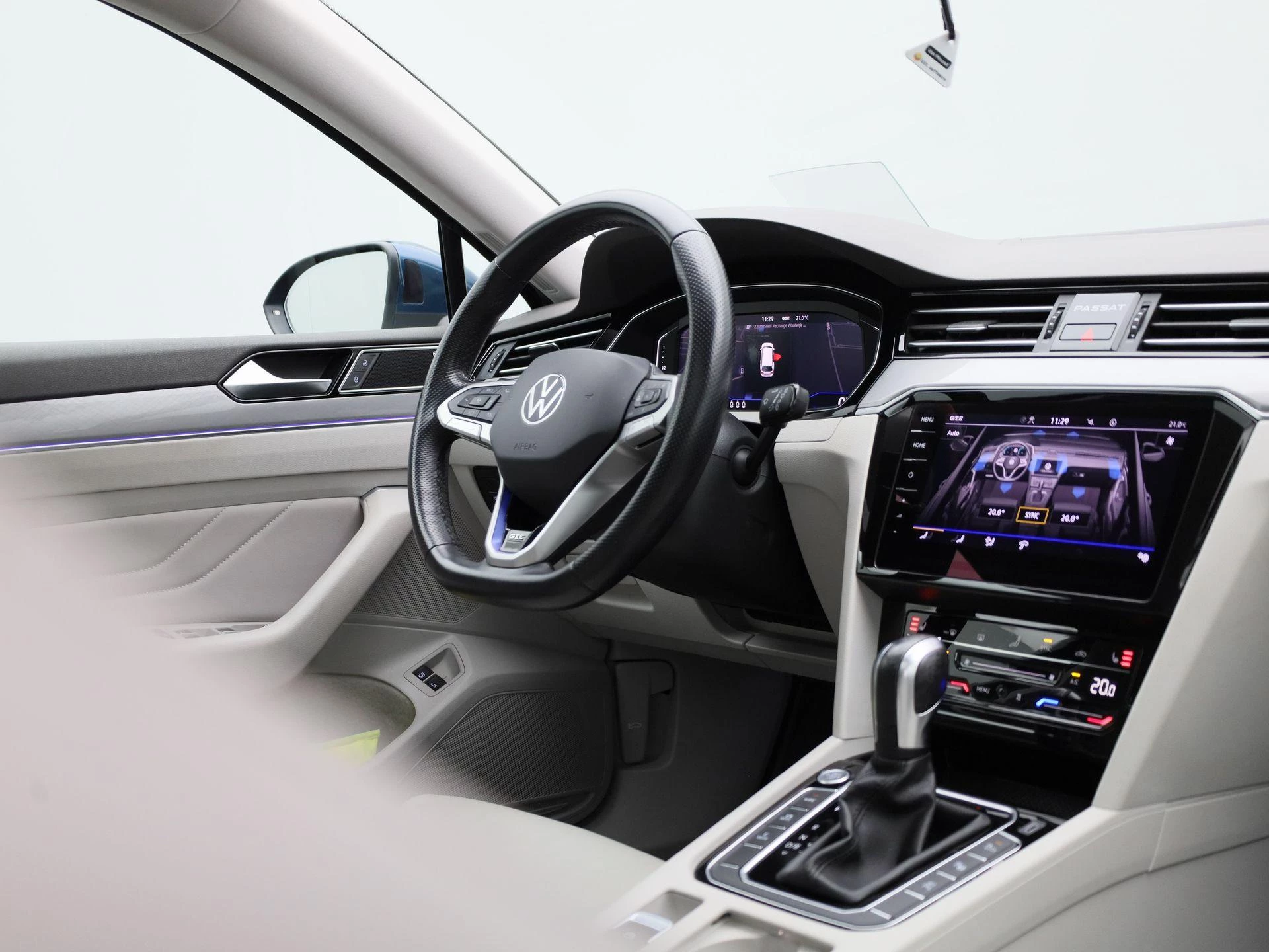 Volkswagen-Passat-image-42