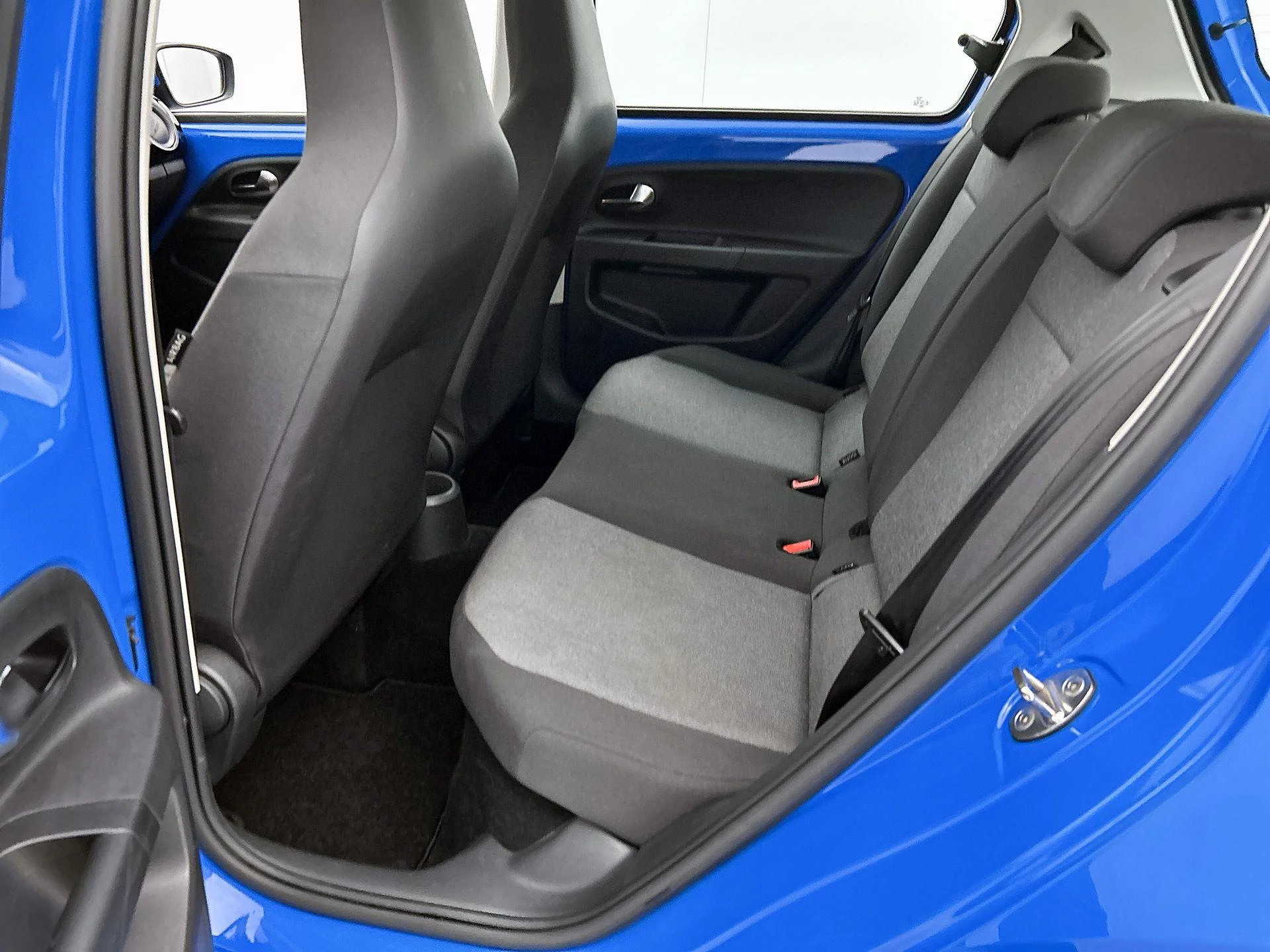 Volkswagen-up!-image-25
