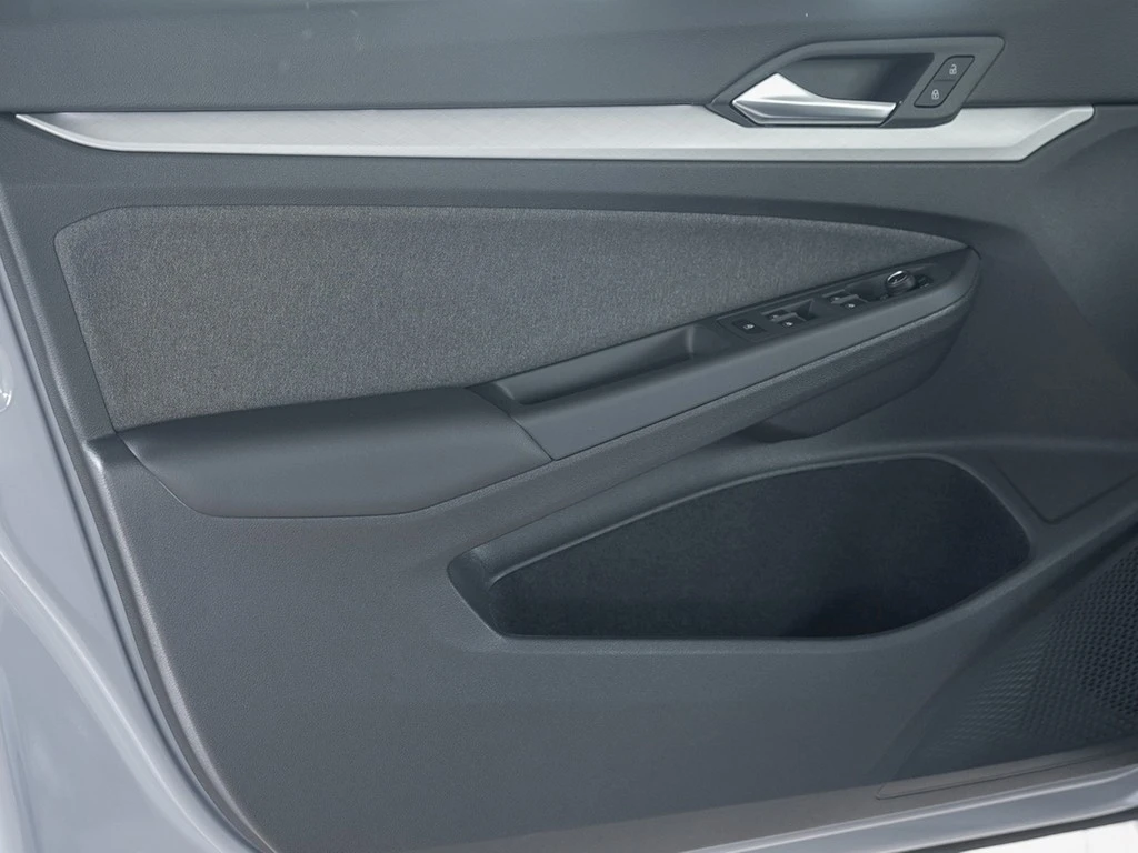Volkswagen-Golf-image-17