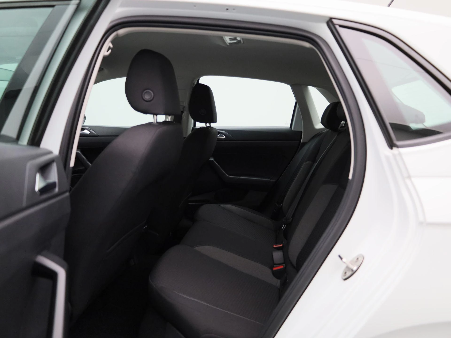 Volkswagen-Polo-image-9