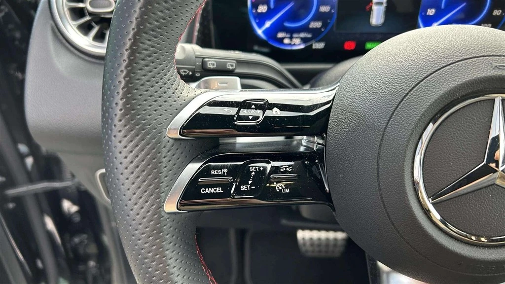 Mercedes-Benz-EQB-image-11
