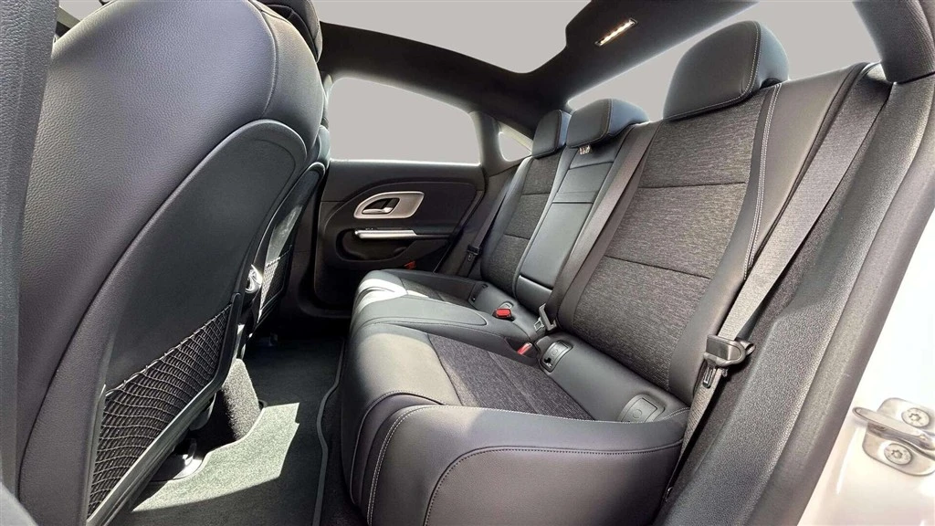 Mercedes-Benz-CLA-image-19