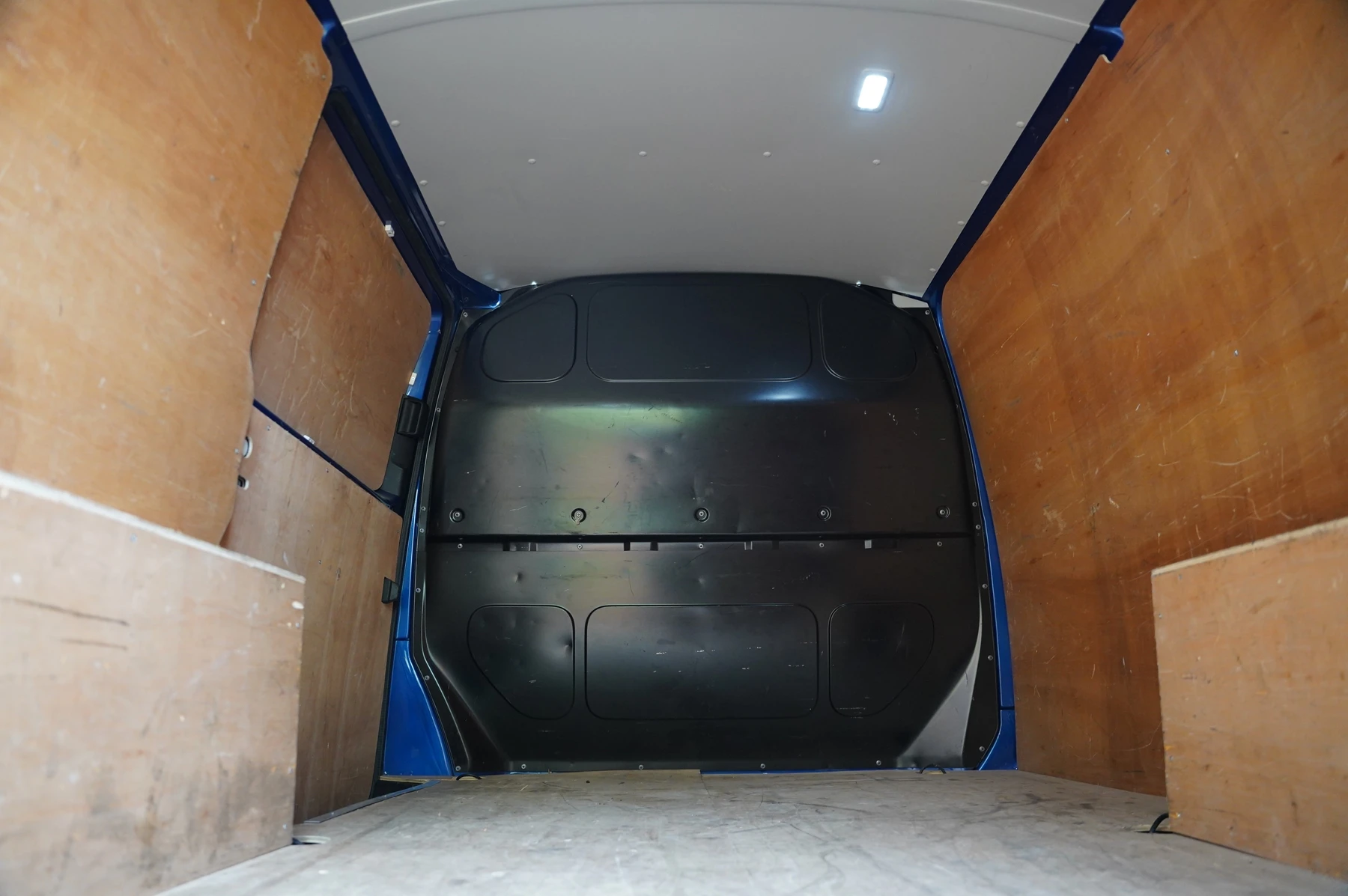 Volkswagen-Transporter-image-10