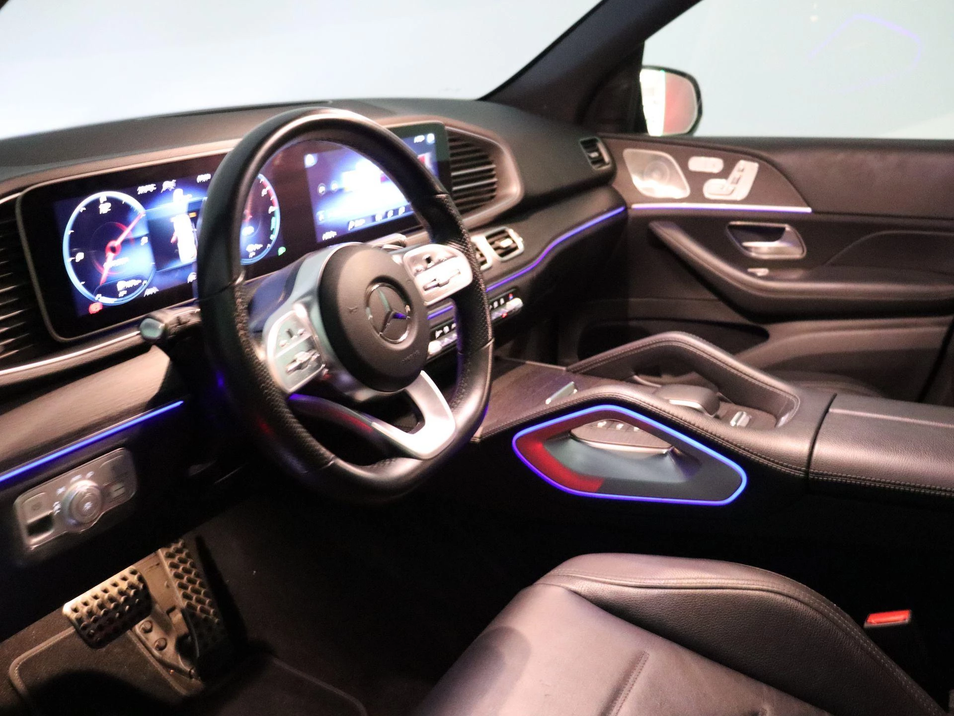 Mercedes-Benz-GLE-image-21