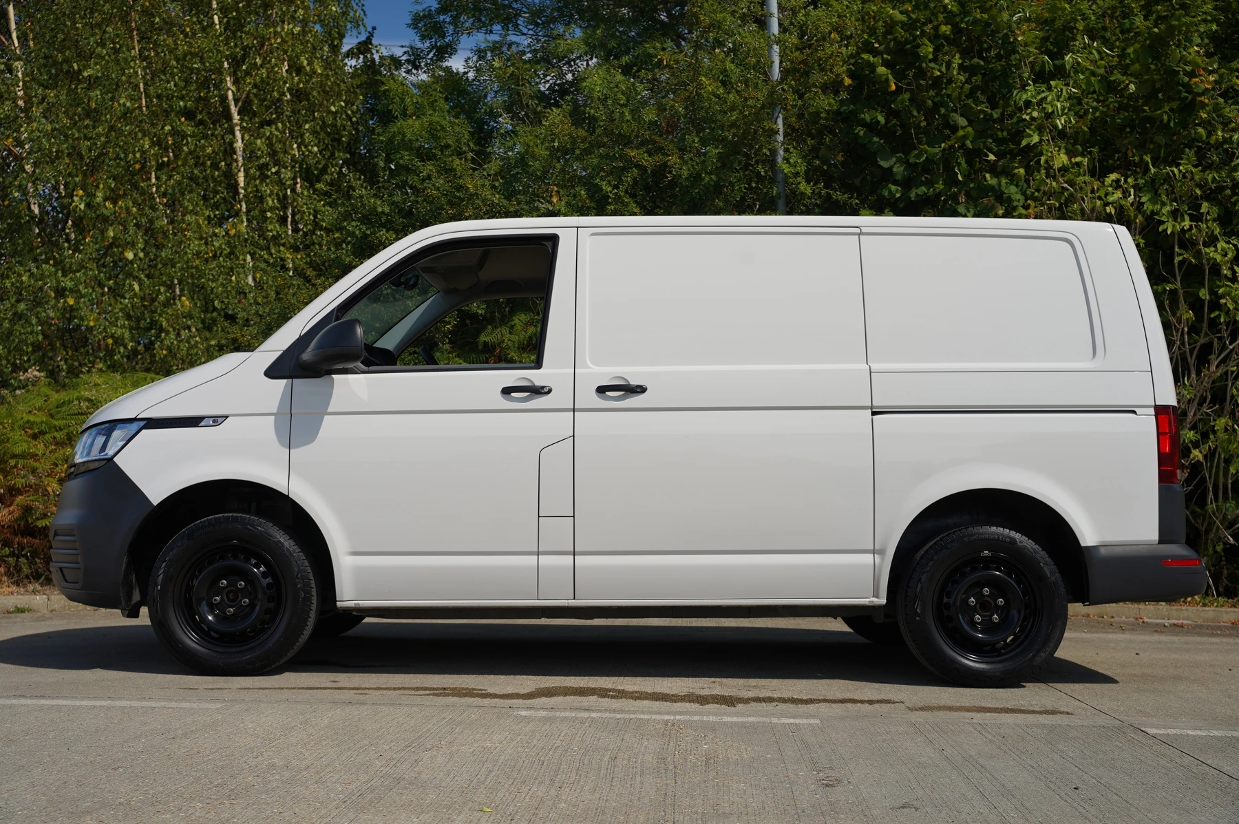Volkswagen-Transporter-image-12