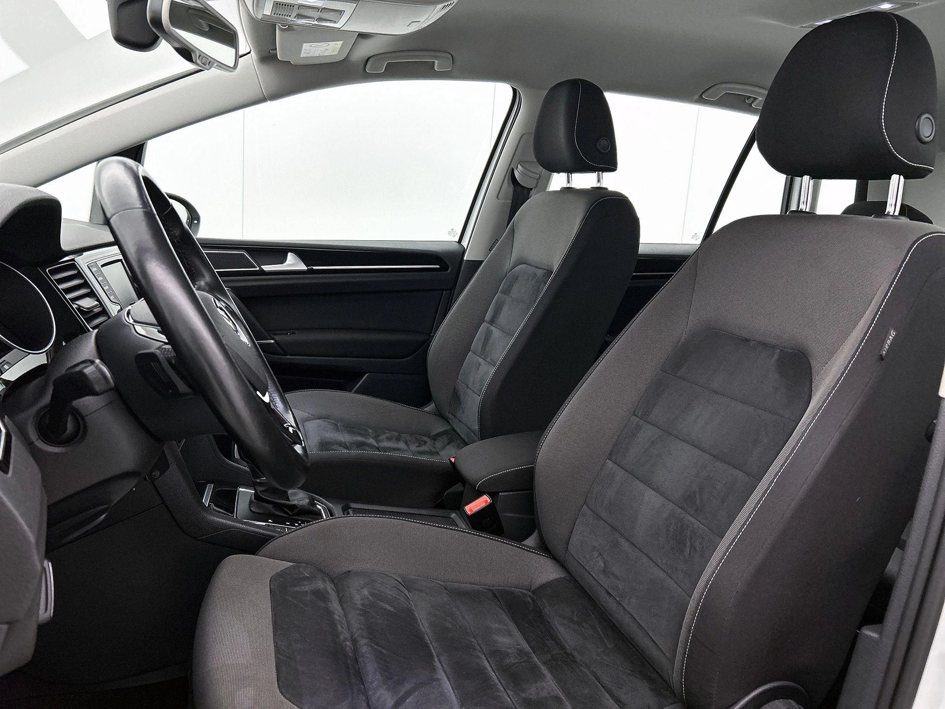 Volkswagen-Golf Sportsvan-image-34