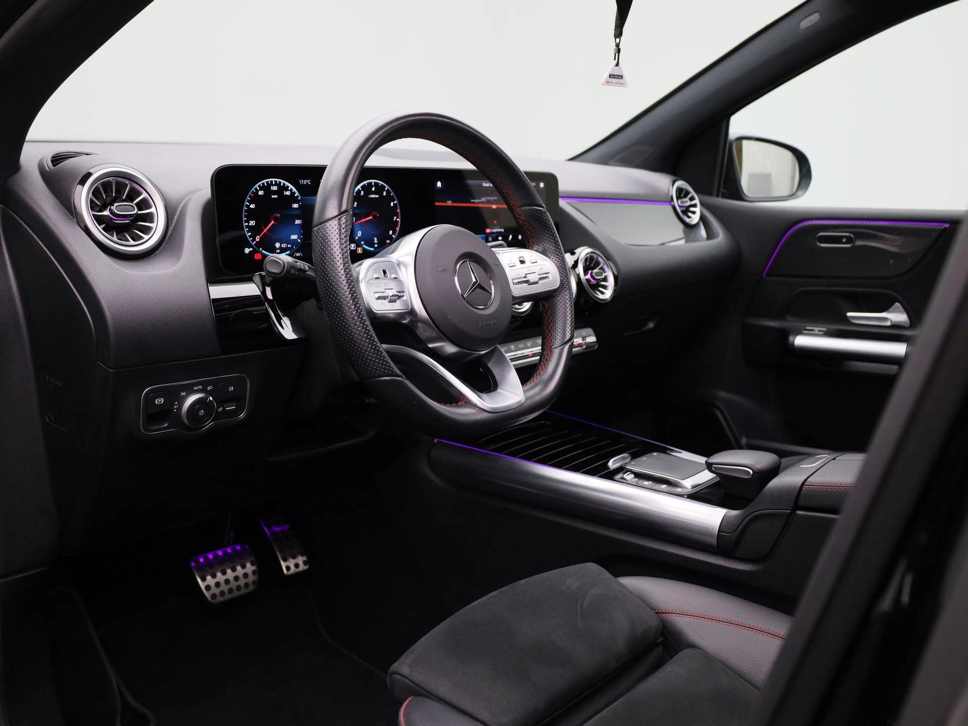 Mercedes-Benz-B-Klasse-image-28