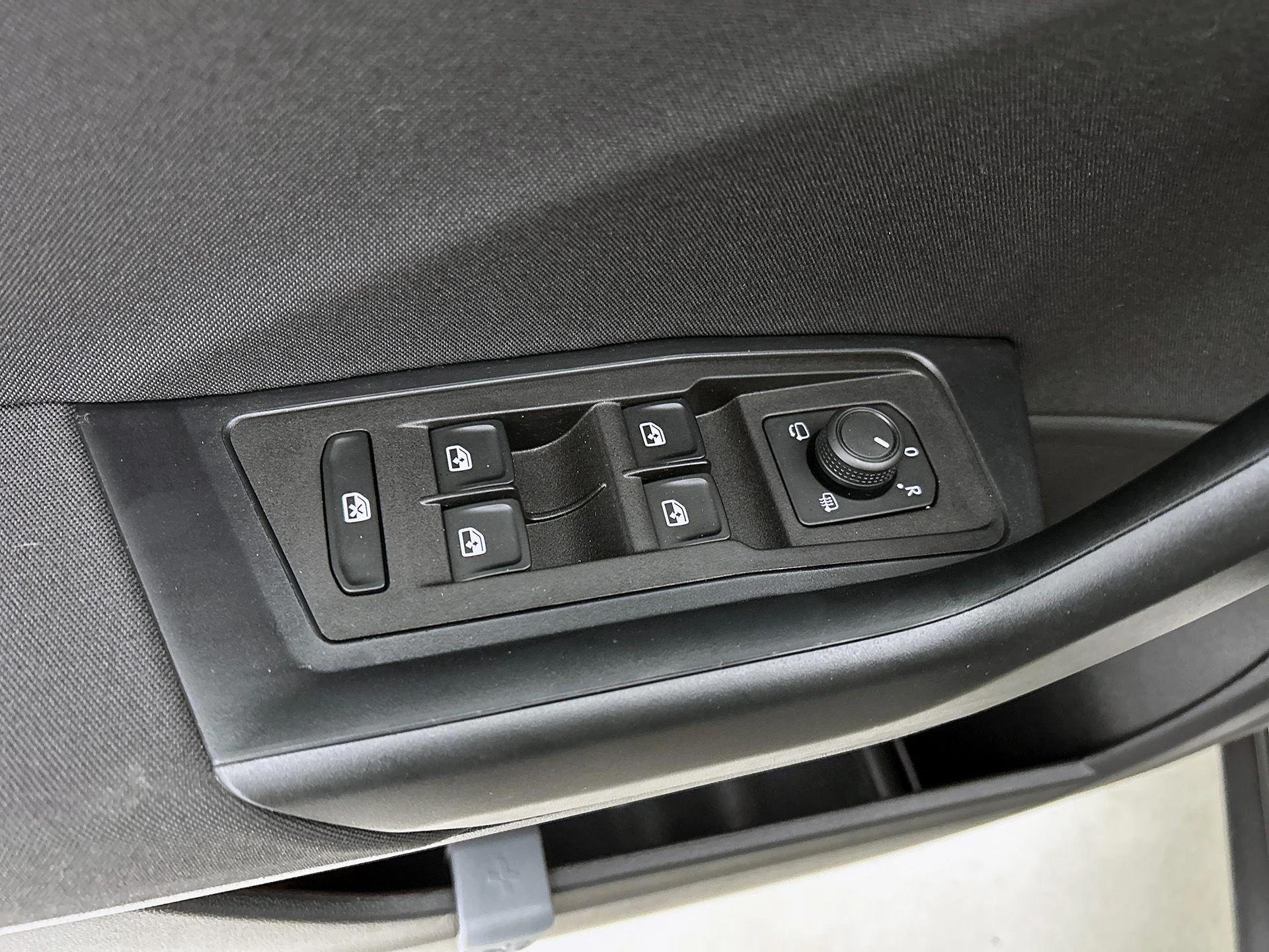 Volkswagen-T-Roc-image-37