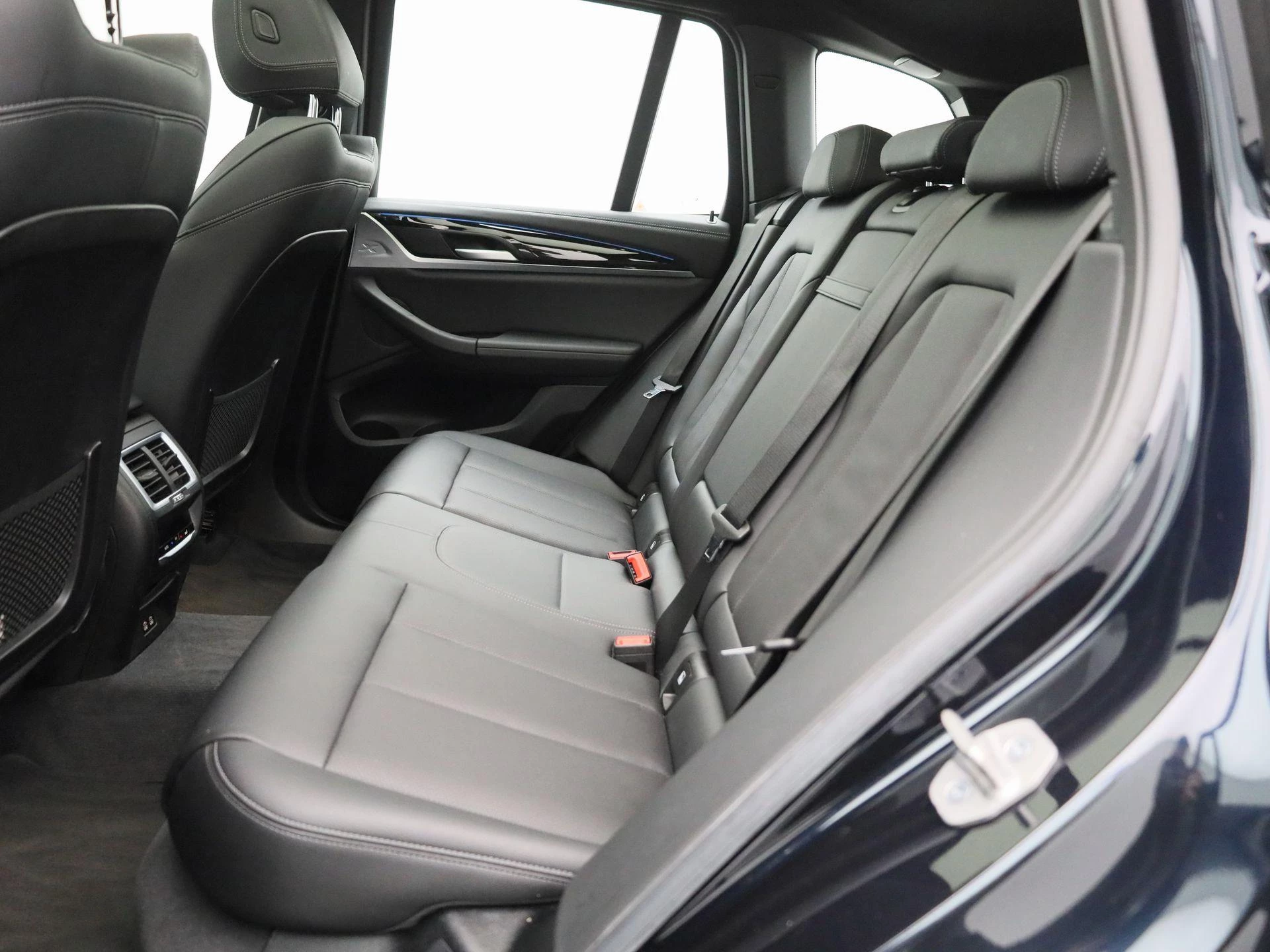 BMW-iX3-image-11