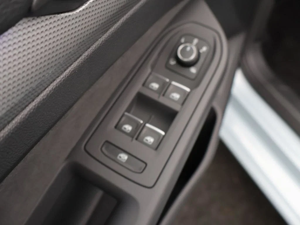 Volkswagen-Golf-image-17