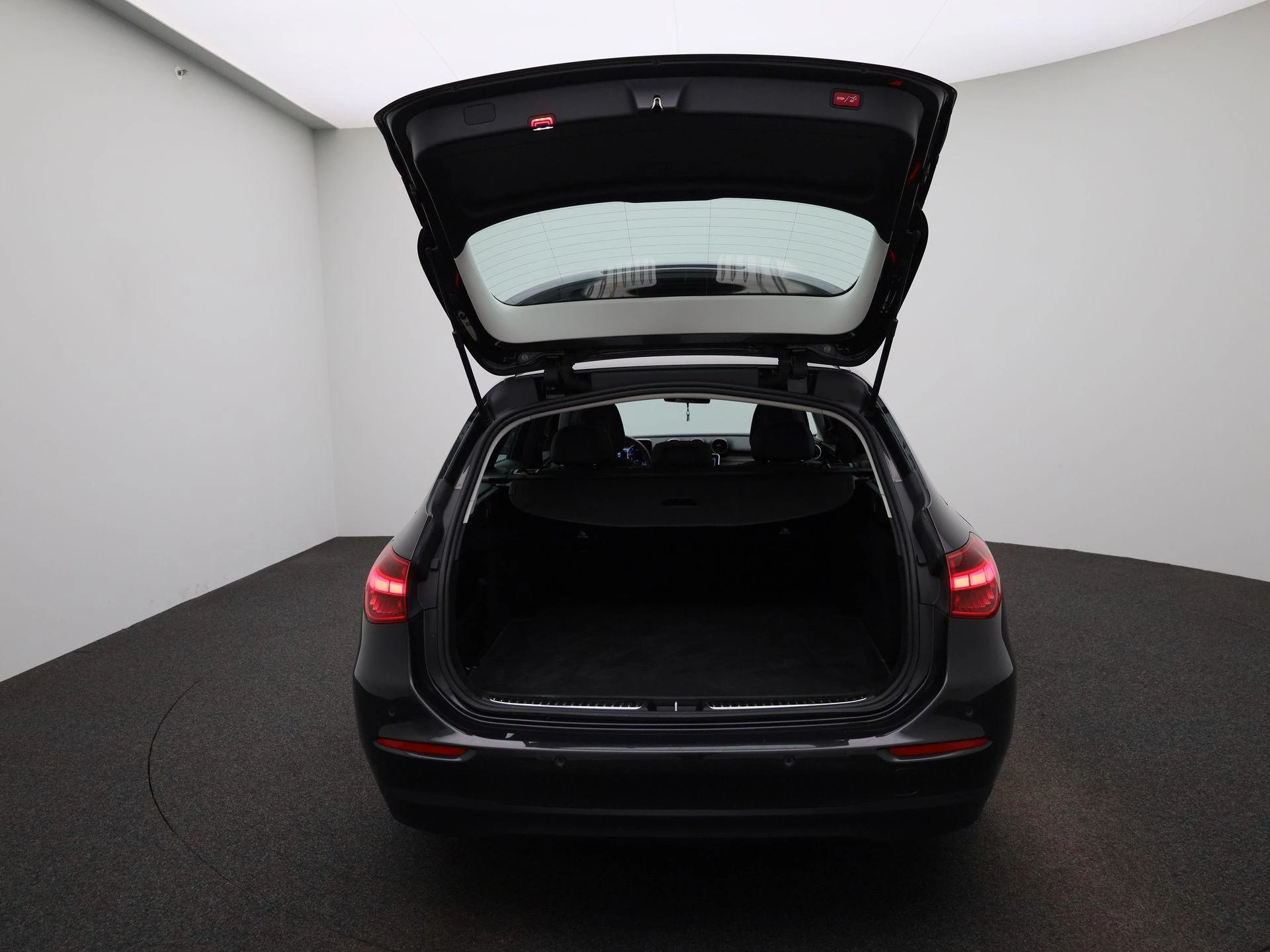 Mercedes-Benz-C-Klasse-image-9