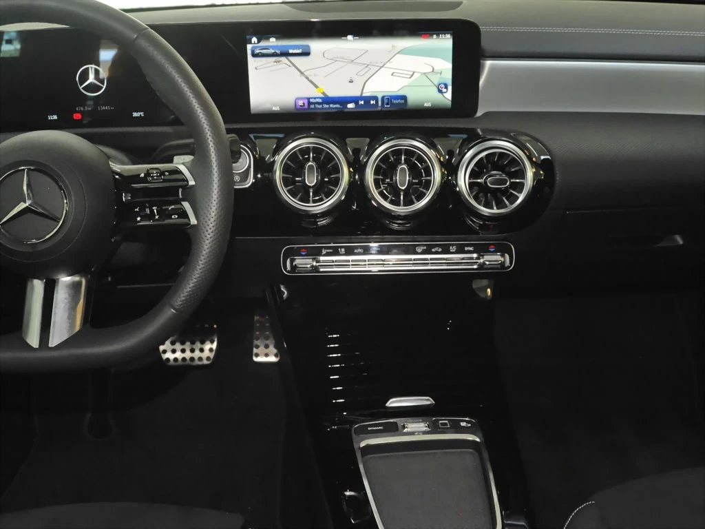 Mercedes-Benz-CLA 200 d-image-9