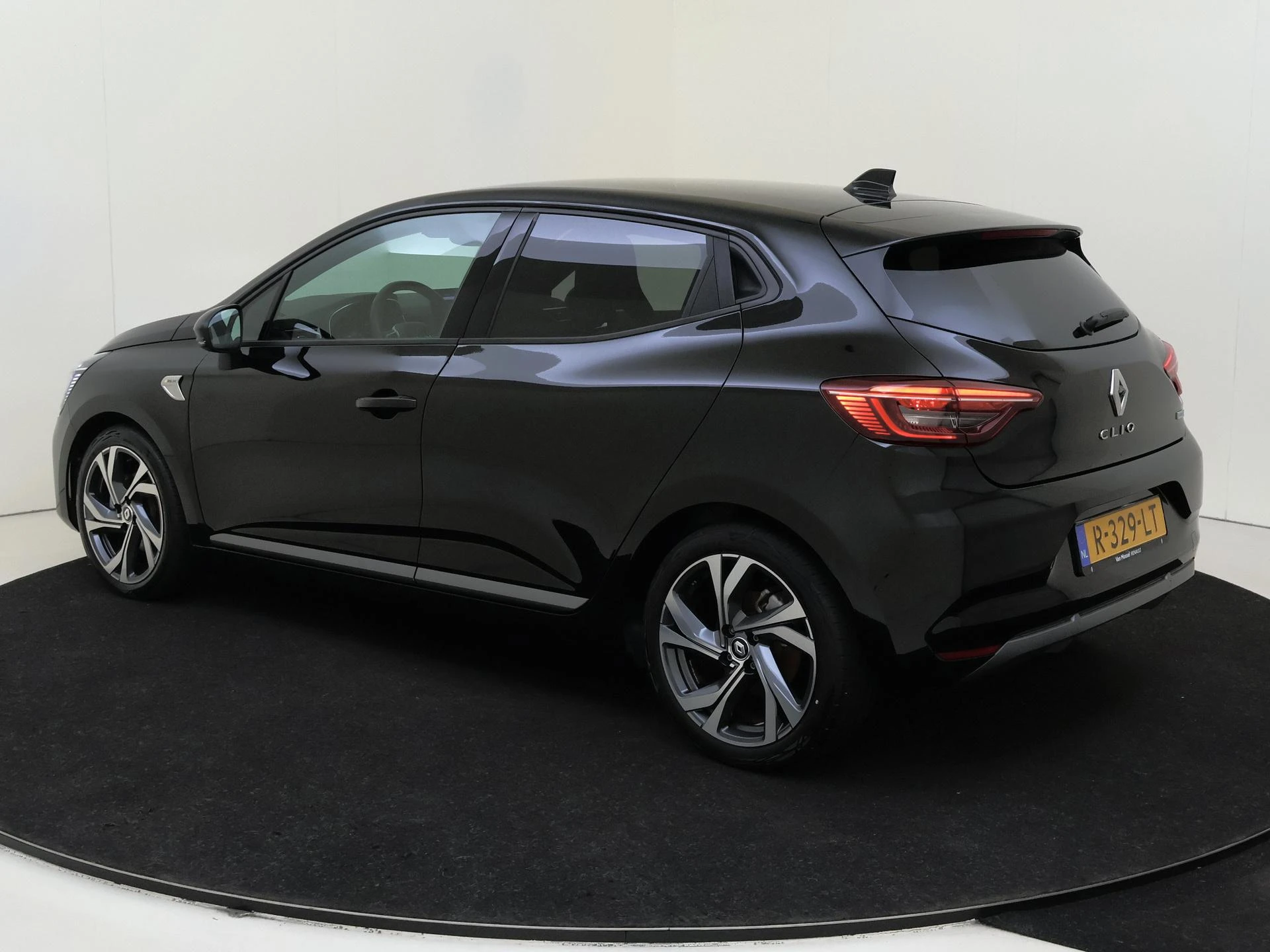 Renault-Clio-image-2