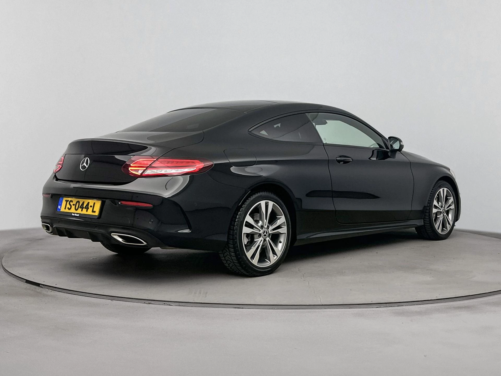 Mercedes-Benz-C-Klasse-image-3