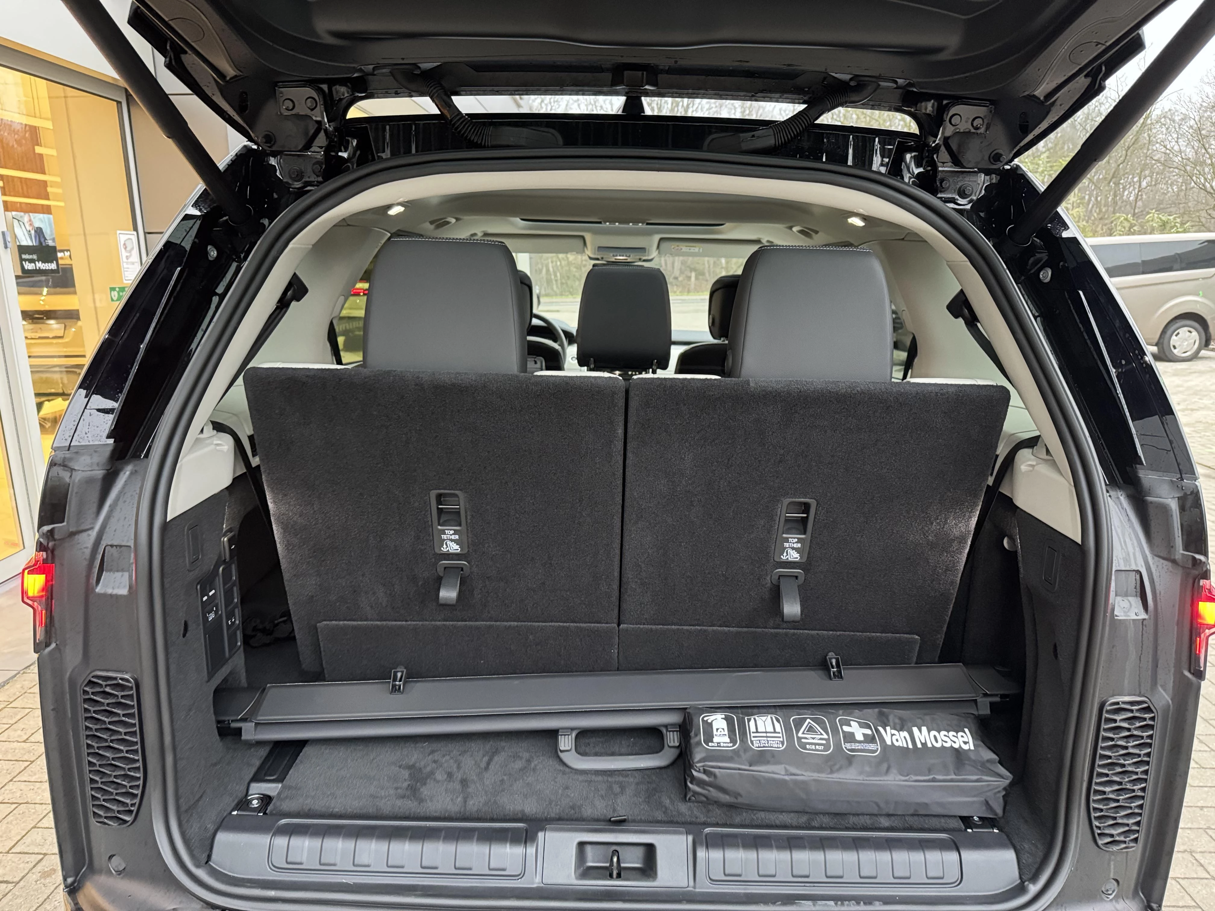 Land Rover-Discovery-image-13