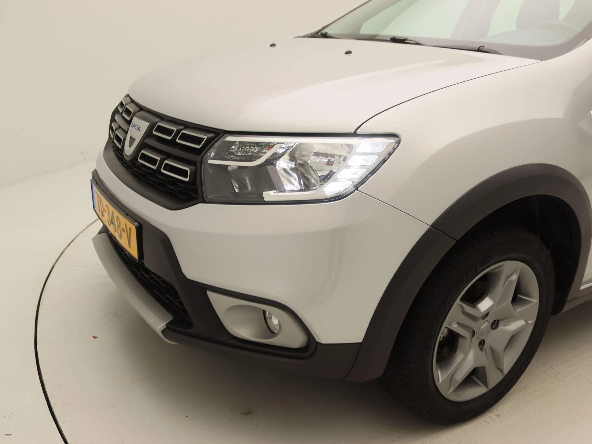 Dacia-Sandero Stepway-image-14