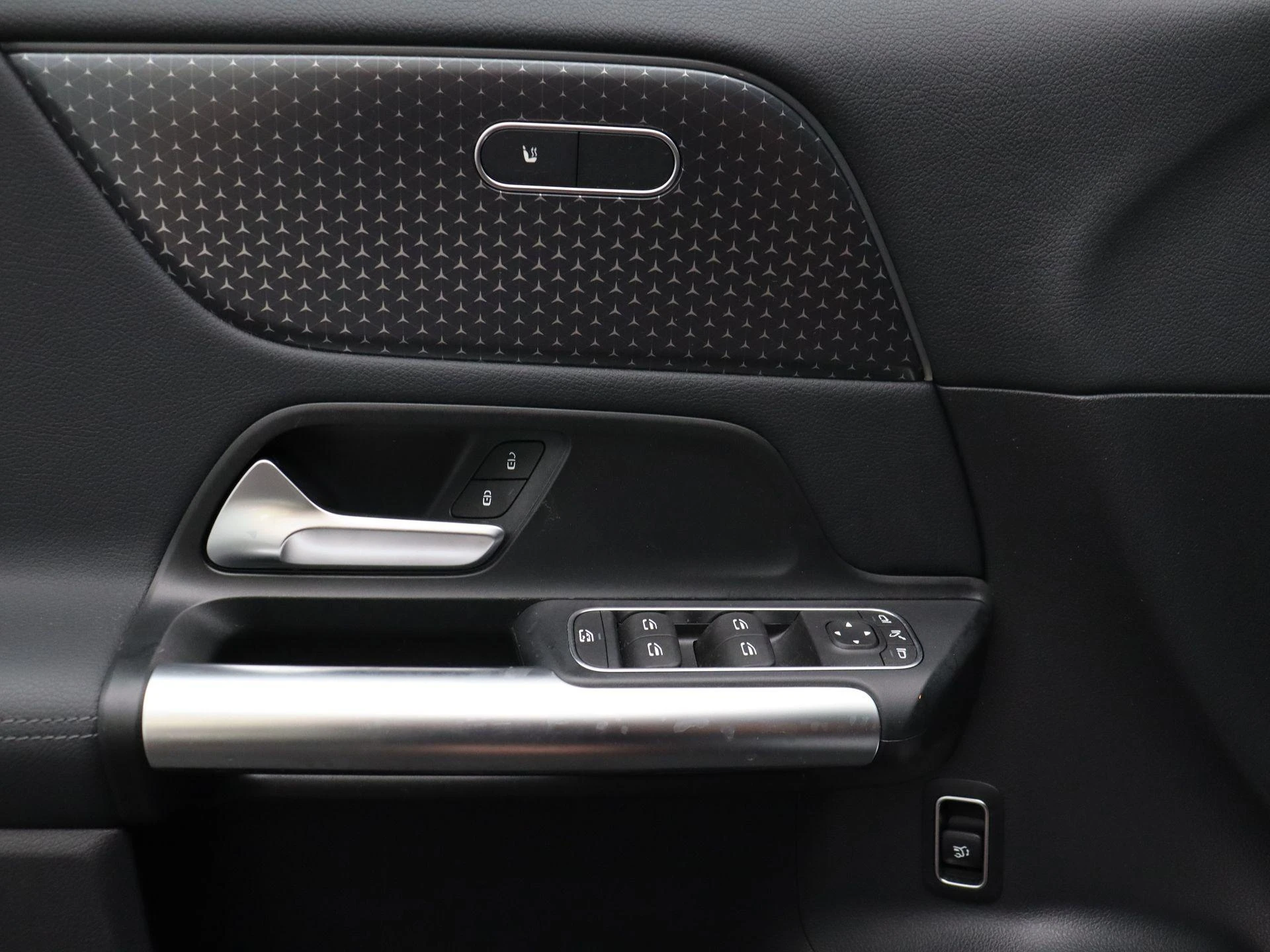 Mercedes-Benz-EQA-image-7