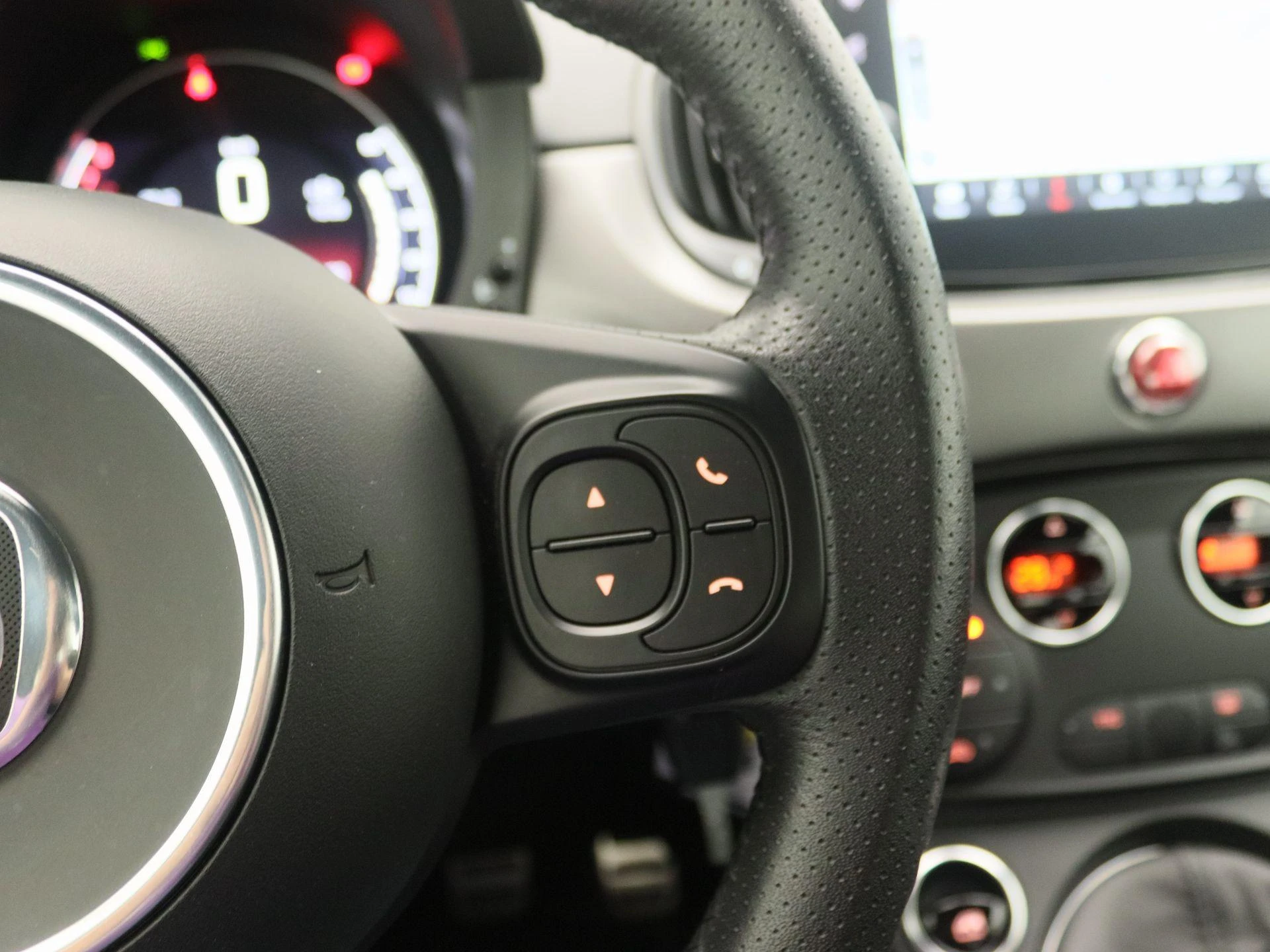 Abarth-595-image-14