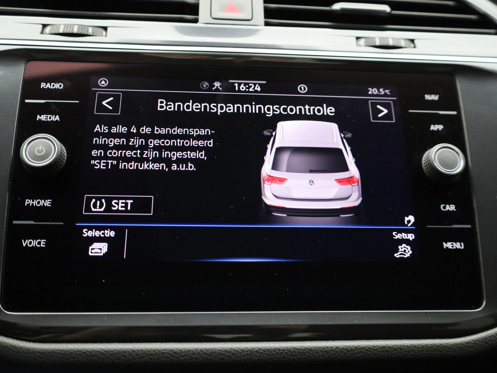 Volkswagen-Tiguan-image-25