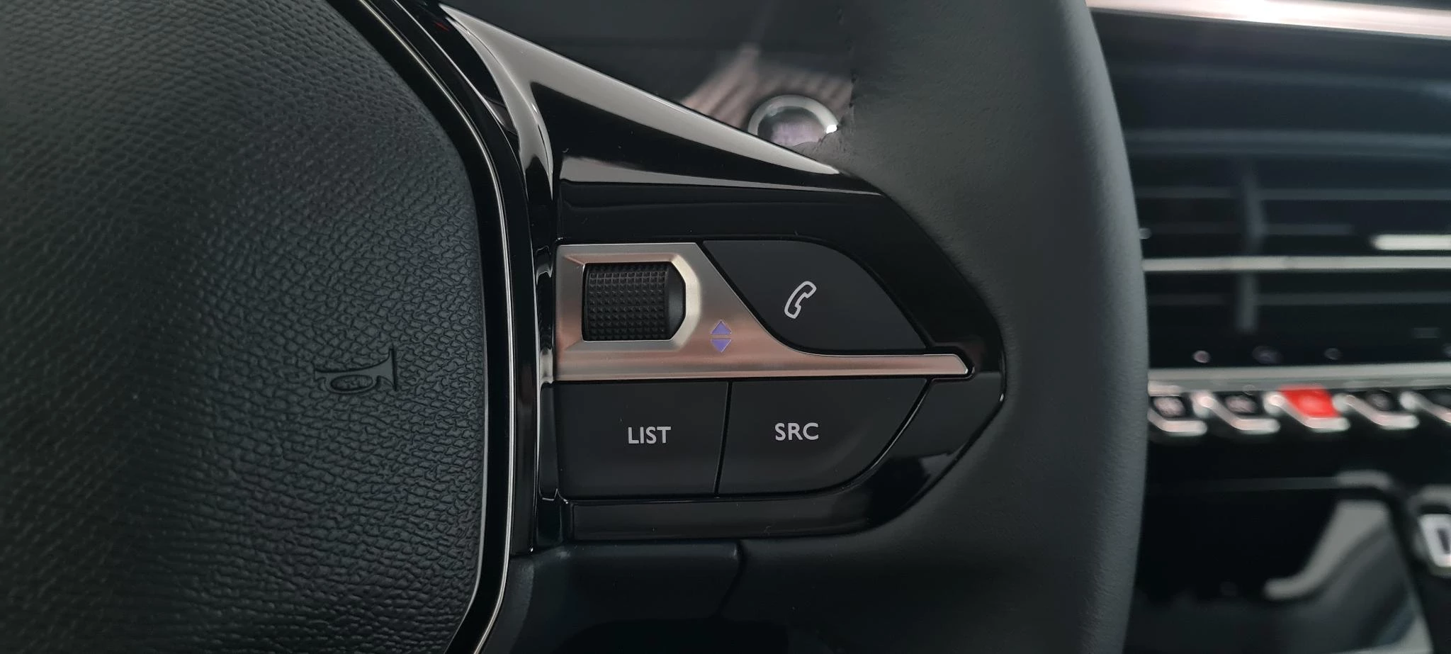 Peugeot-e-208-image-18