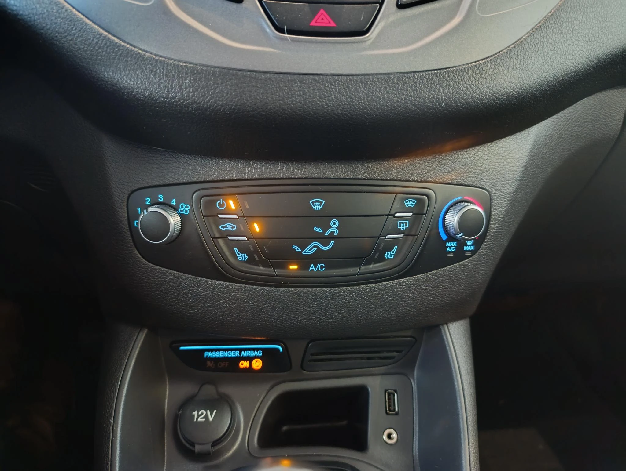 Ford-Transit Courier-image-14