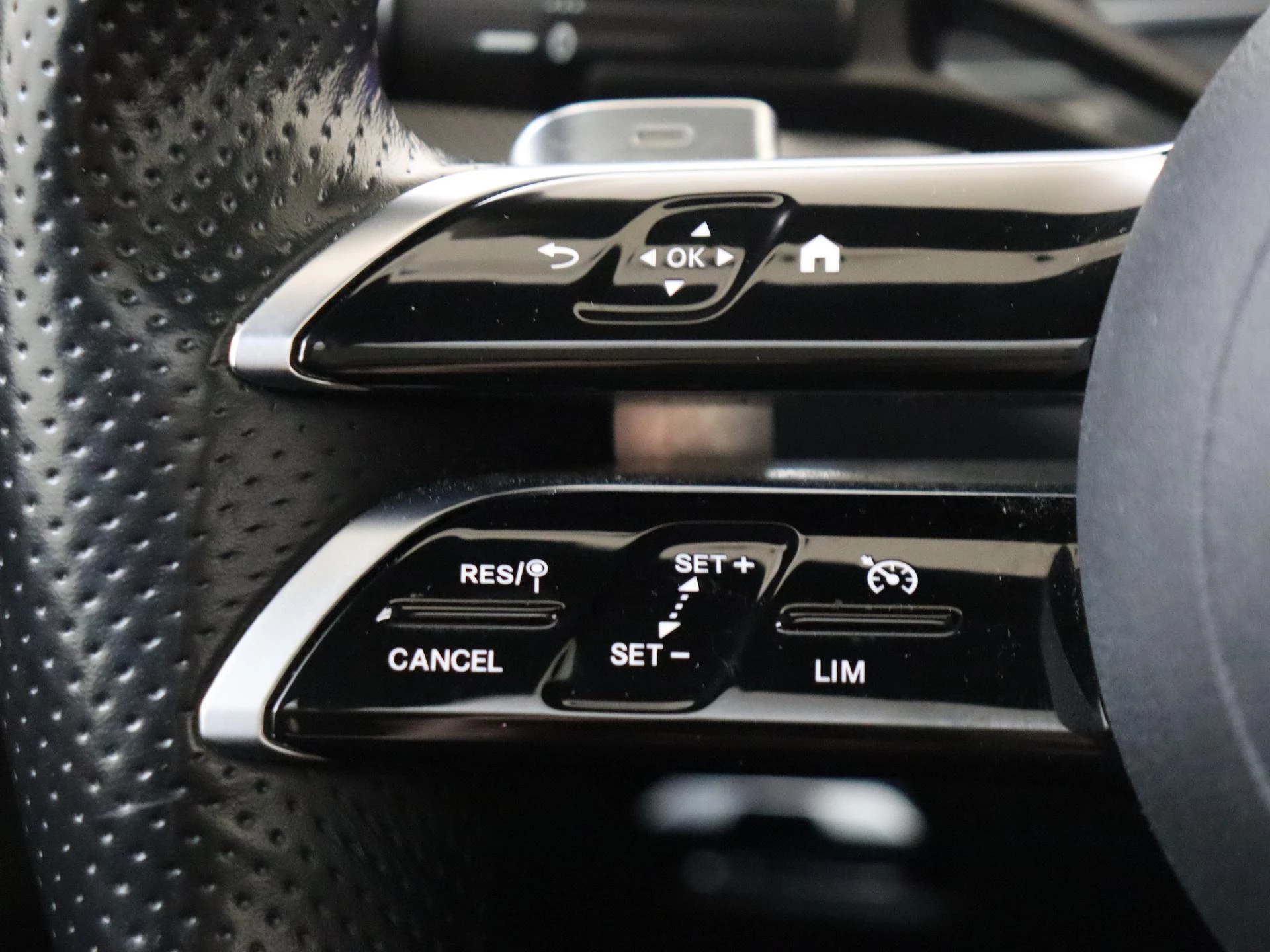 Mercedes-Benz-C-Klasse-image-12