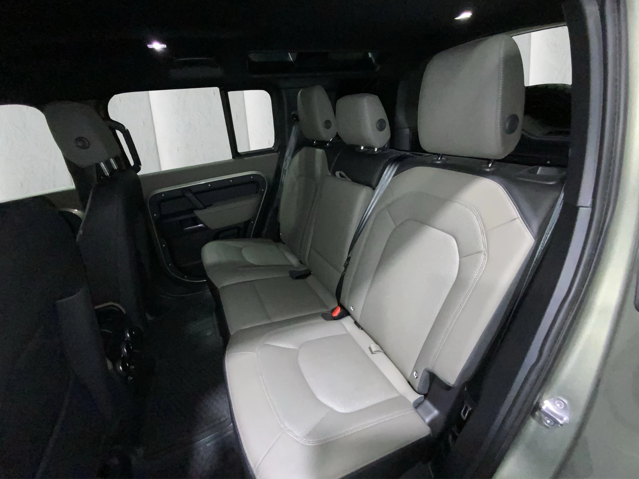 Land Rover Defender 110 D300 X-Dynamic SE | Komf.Plus