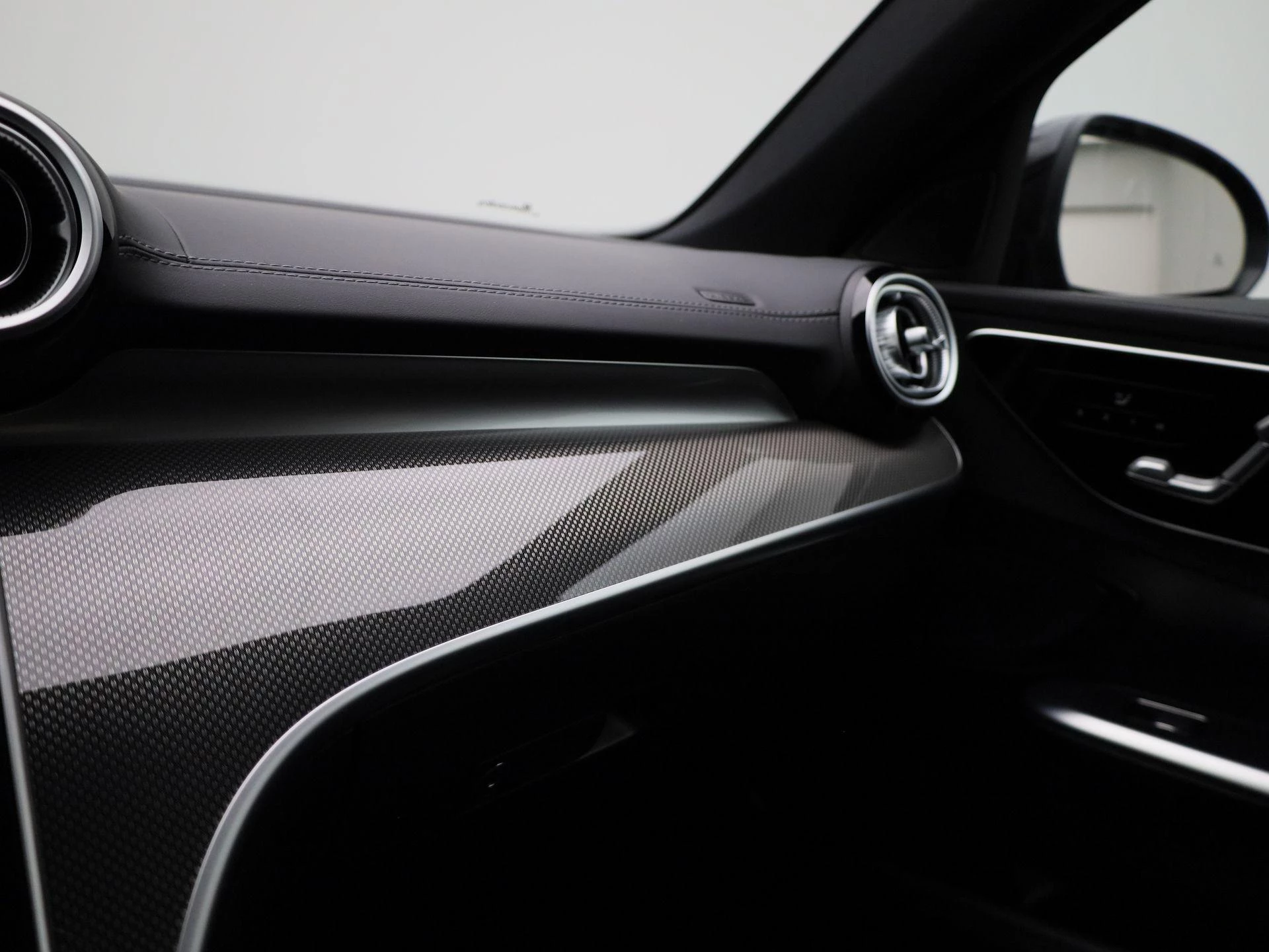 Mercedes-Benz-C-Klasse-image-17