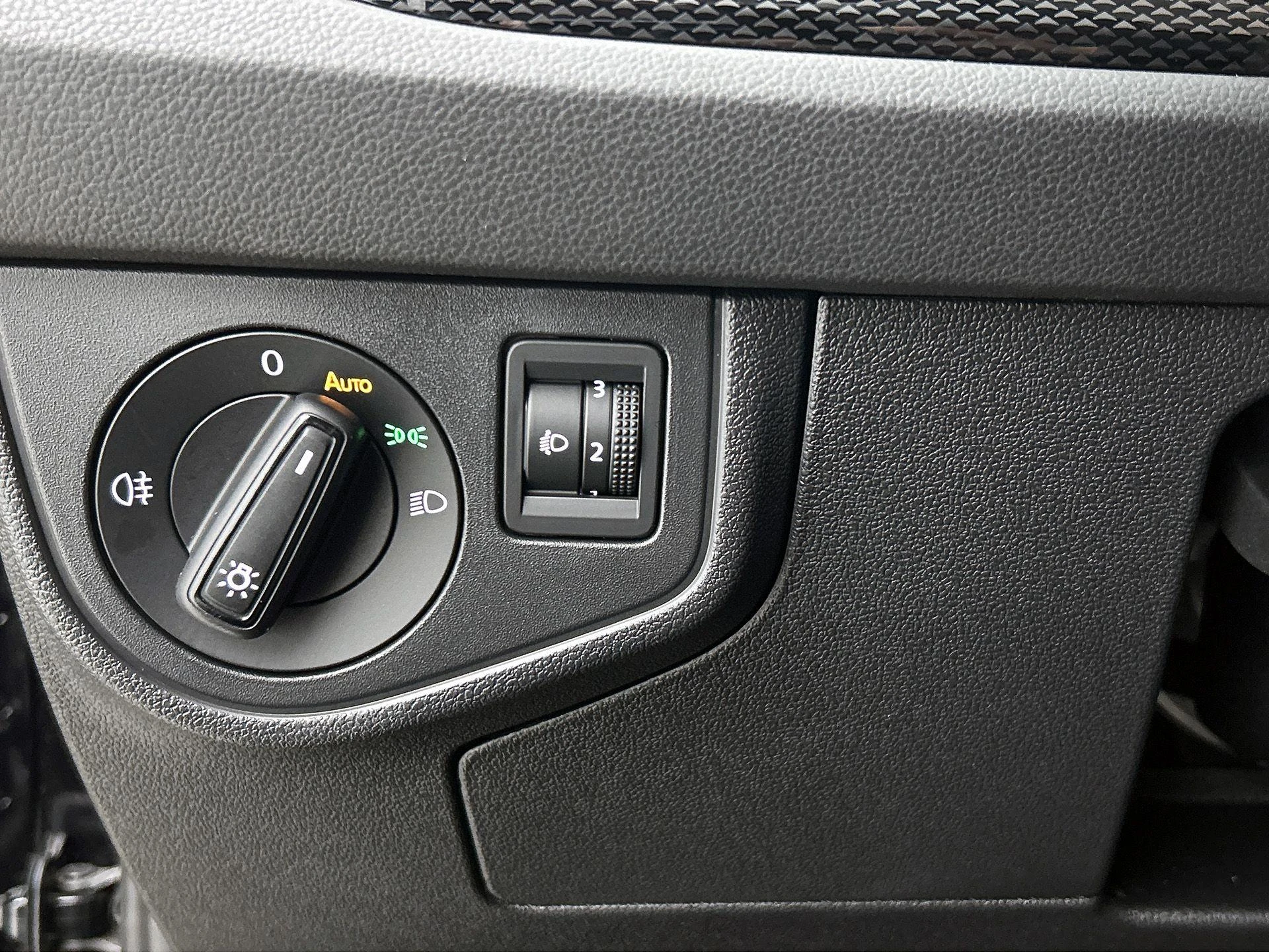 Volkswagen-Polo-image-14