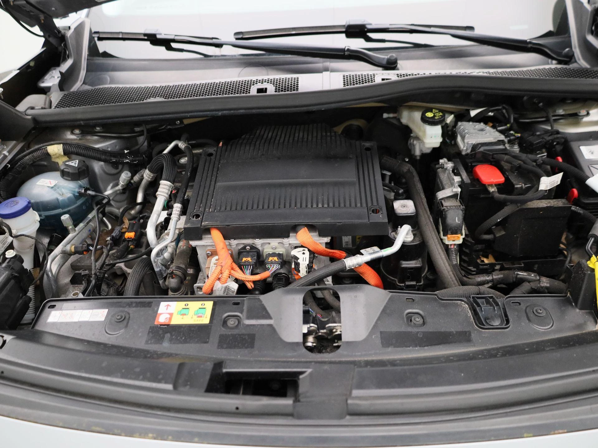 Peugeot-e-2008-image-37