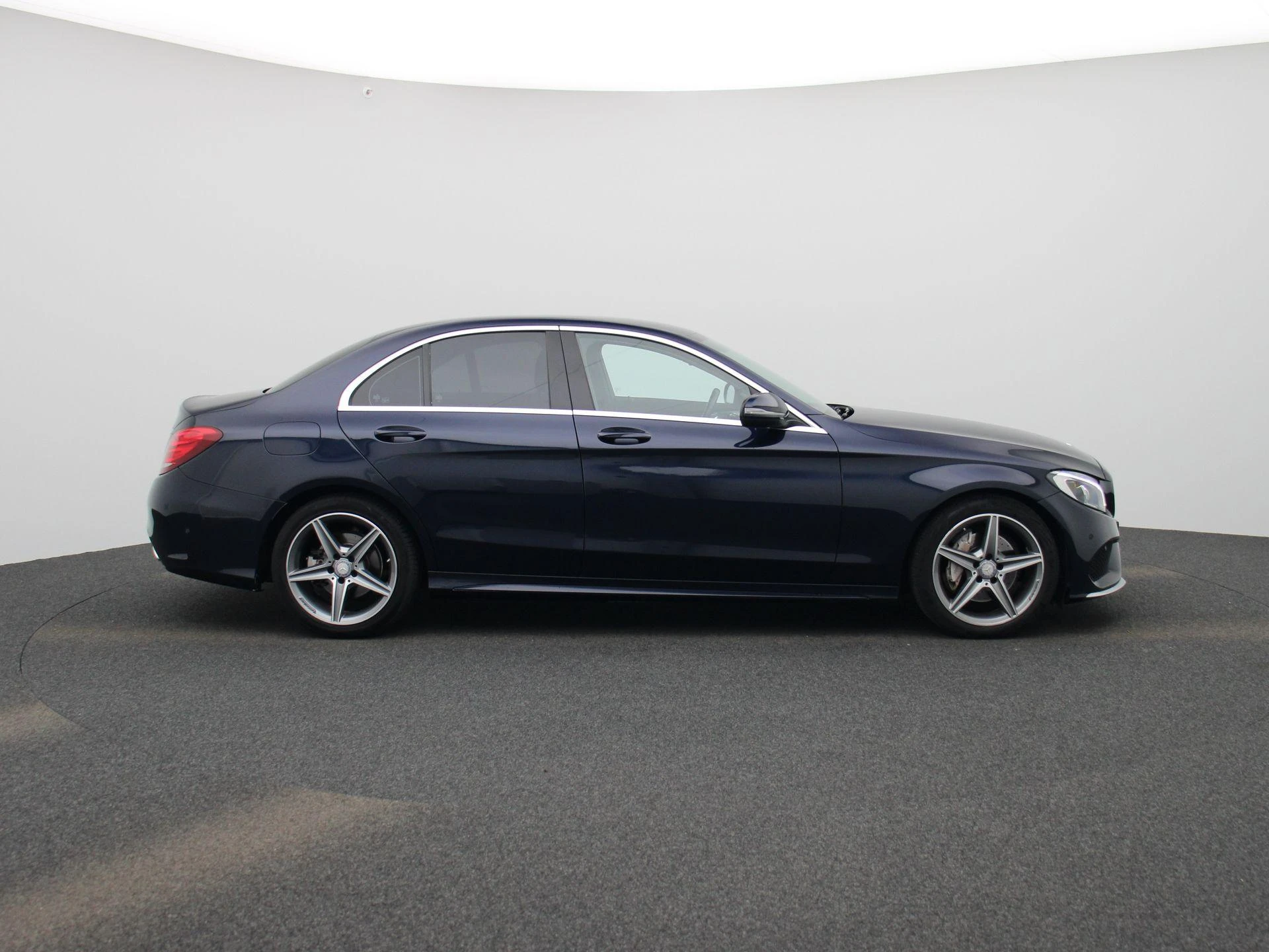 Mercedes-Benz-C-Klasse-image-5