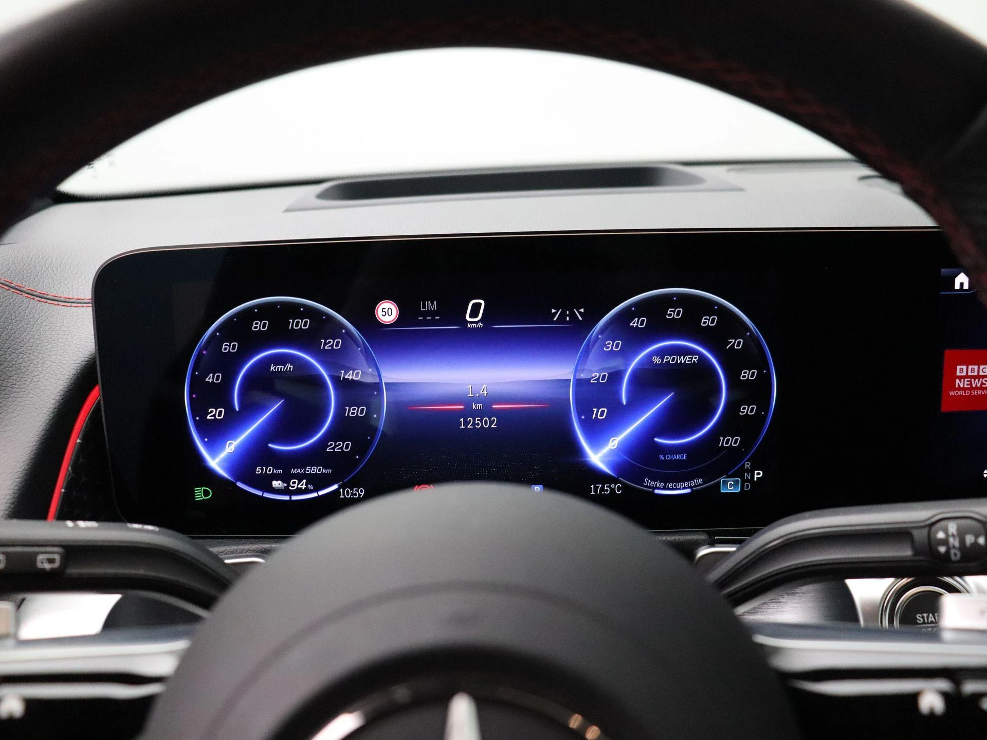 Mercedes-Benz-EQB-image-12