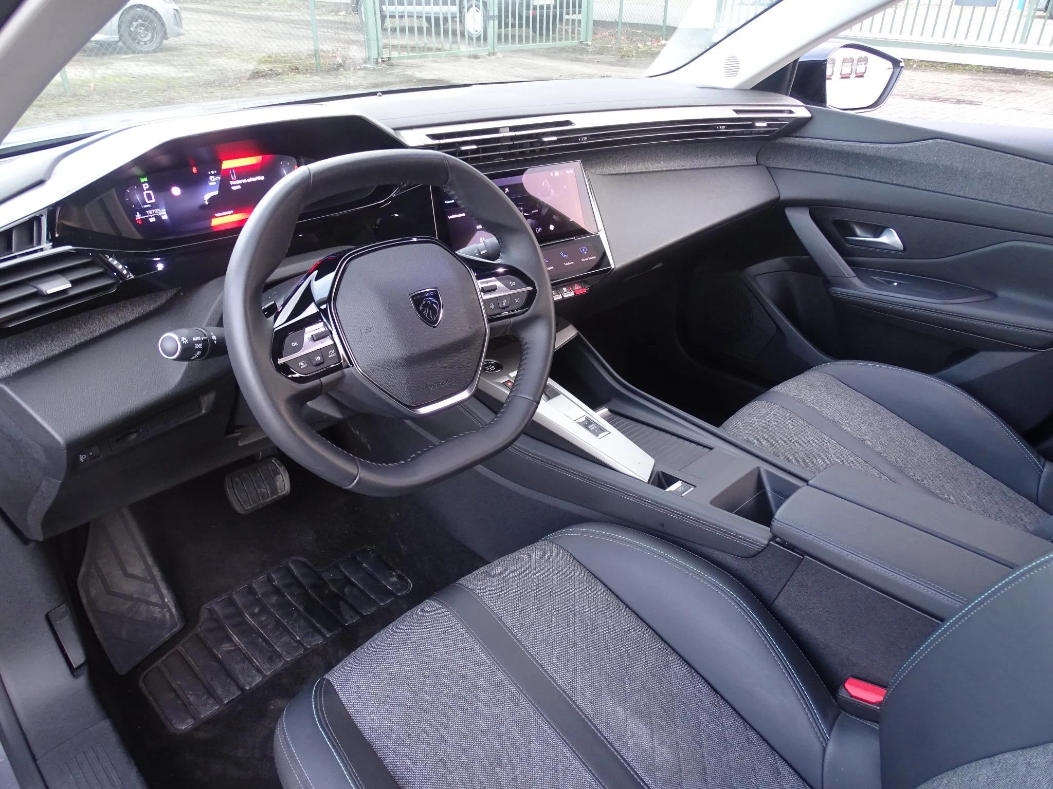 Peugeot 408 1.2T Allure automaat