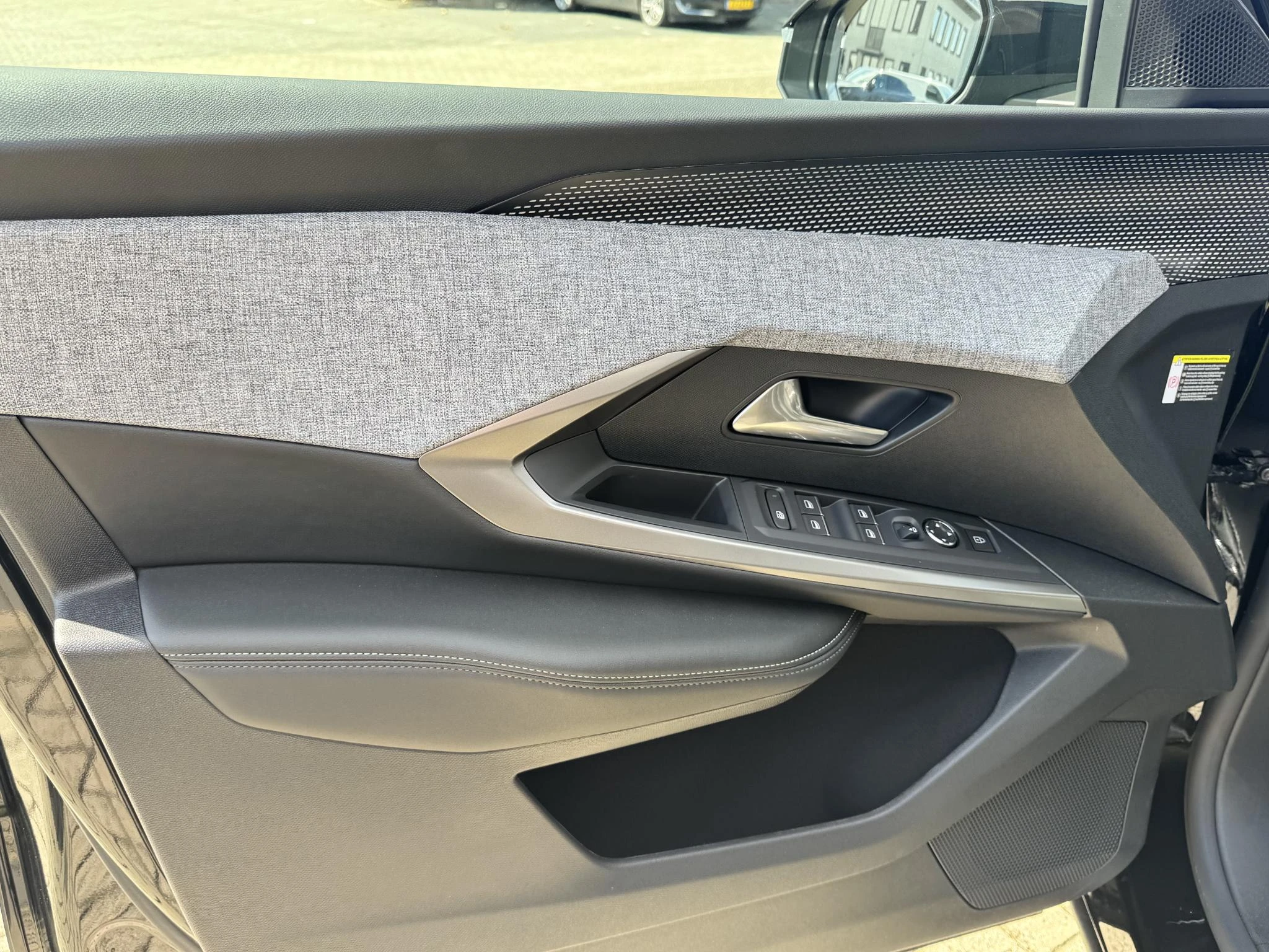 Peugeot-e-5008-image-11