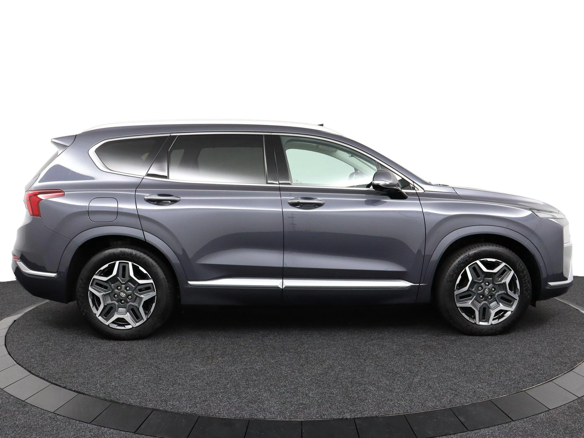 Hyundai-Santa Fe-image-6