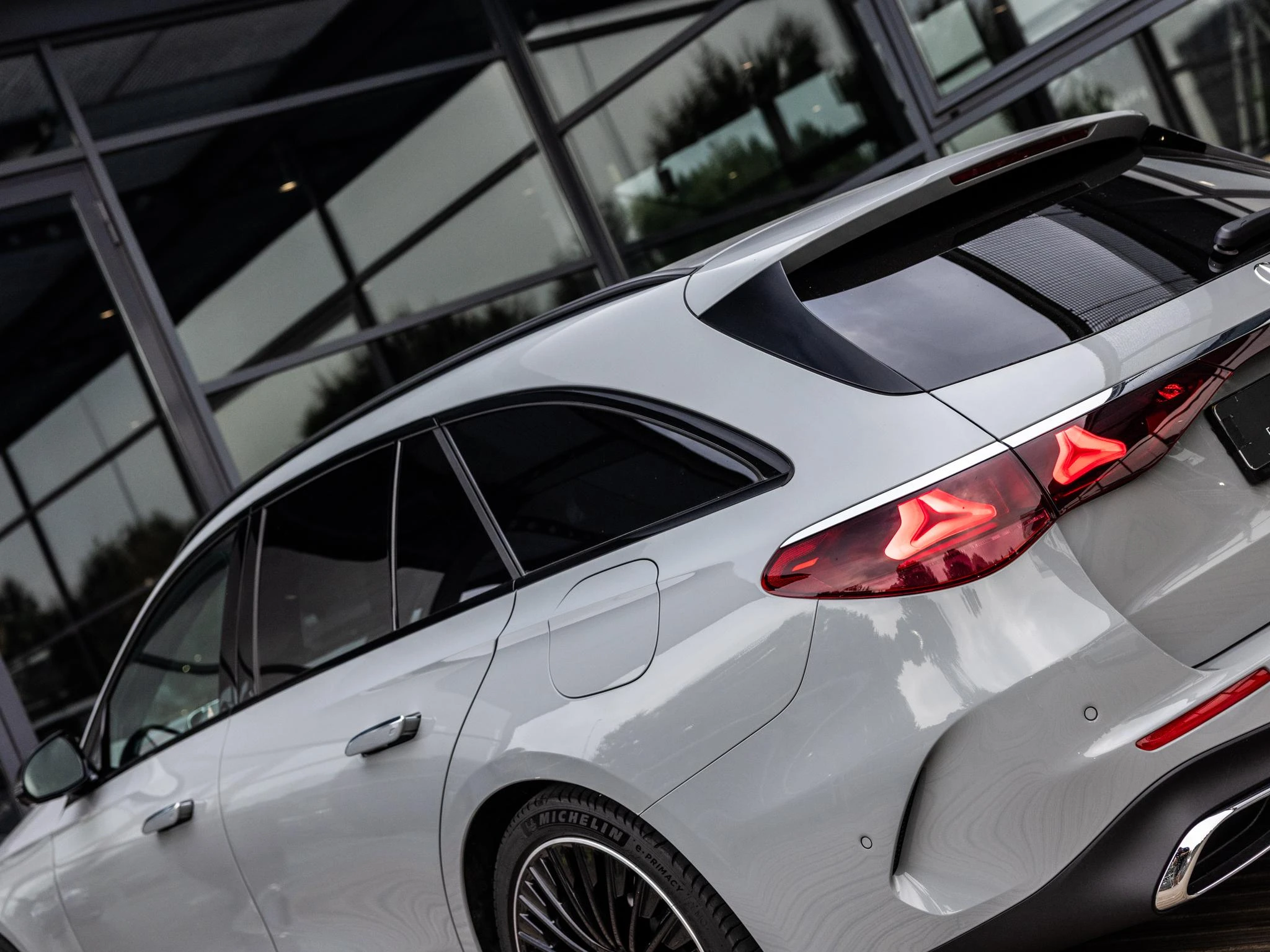 Mercedes-Benz-E-Klasse-image-8