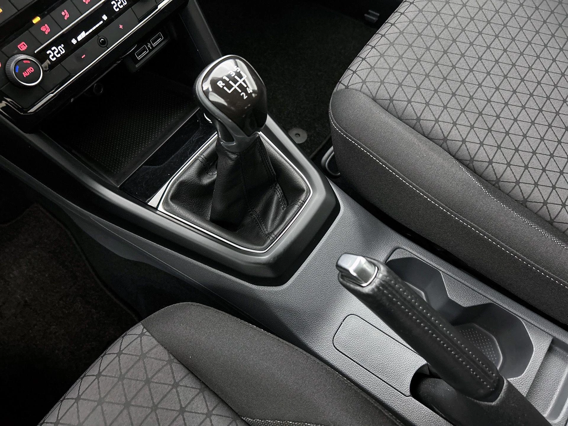 Volkswagen-T-Cross-image-11